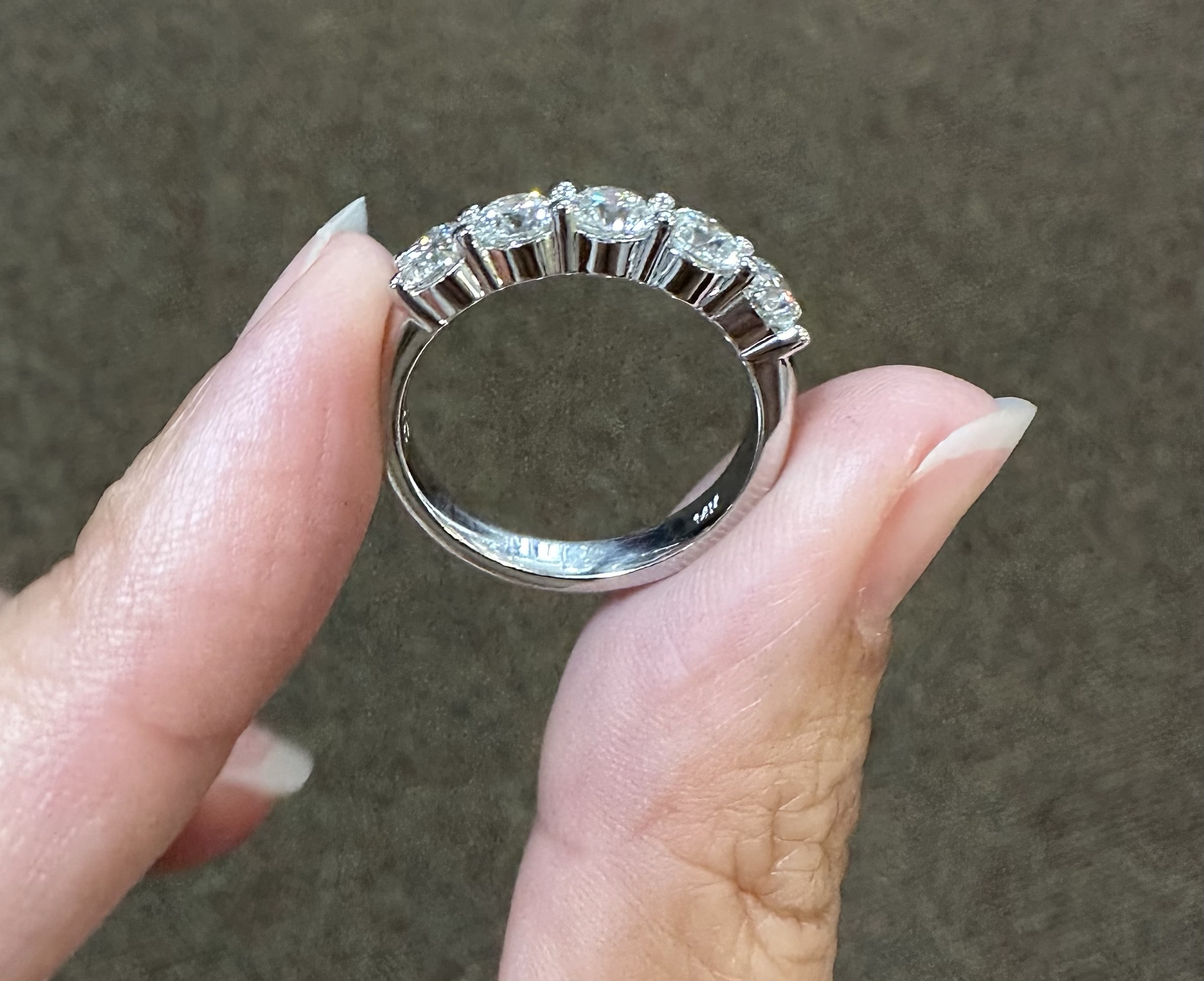 14k White Gold 5 Stone Genuine 1.52 Cttw Round Brilliant Cut Diamond Shared Prong Band - Image 6