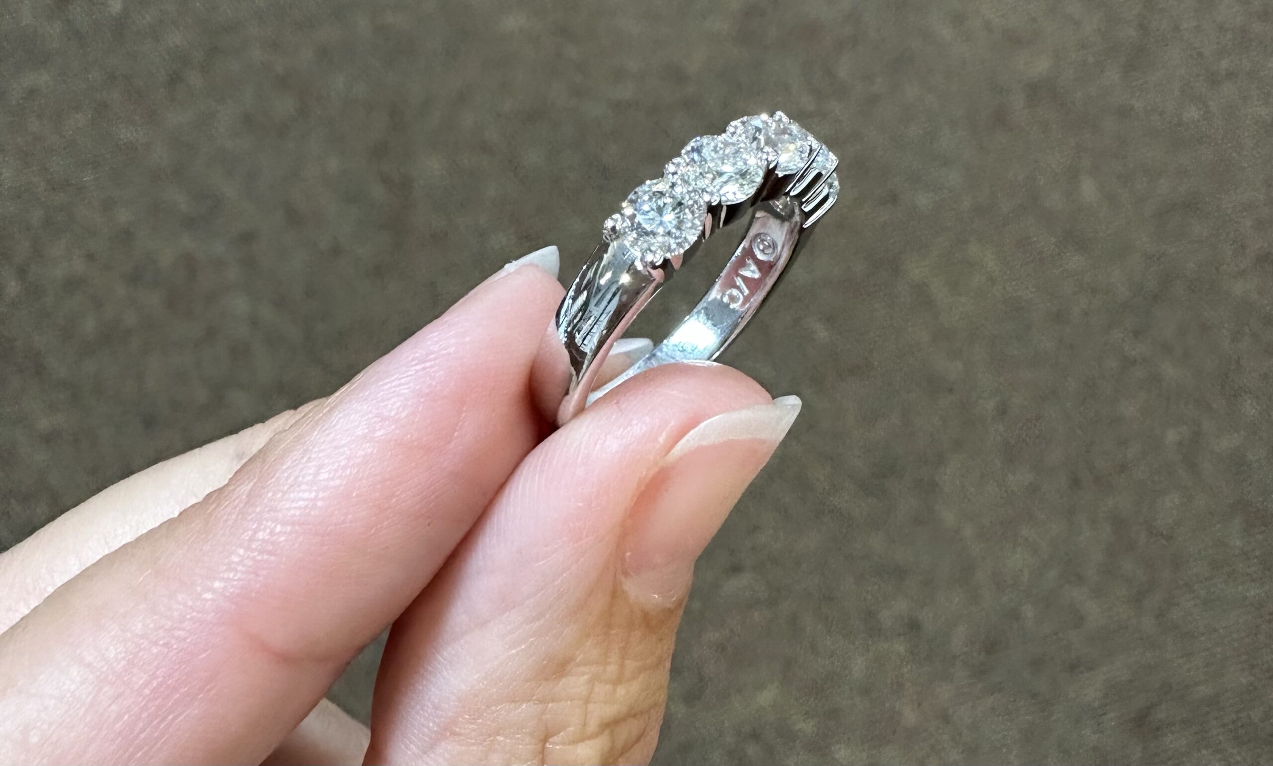 14k White Gold 5 Stone Genuine 1.52 Cttw Round Brilliant Cut Diamond Shared Prong Band - Image 7