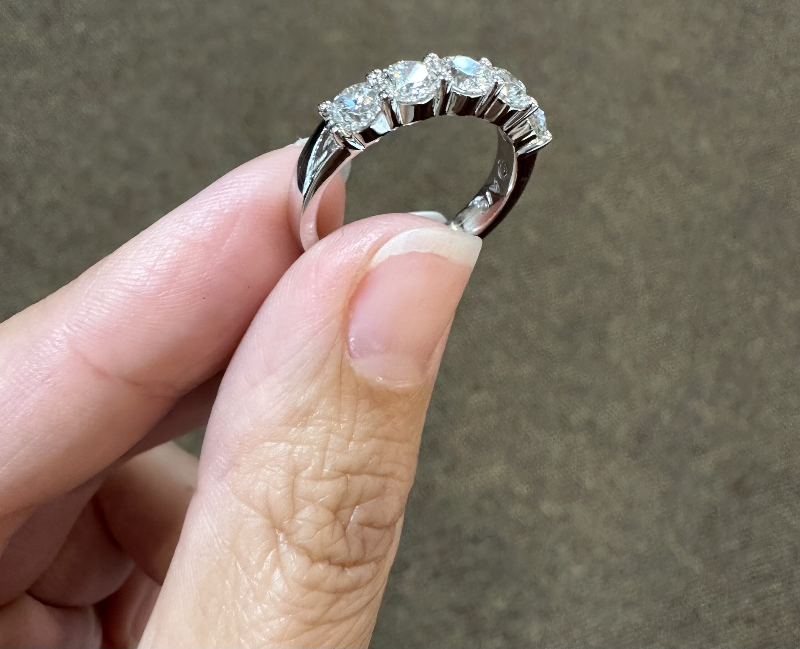 14k White Gold 5 Stone Genuine 1.52 Cttw Round Brilliant Cut Diamond Shared Prong Band - Image 8