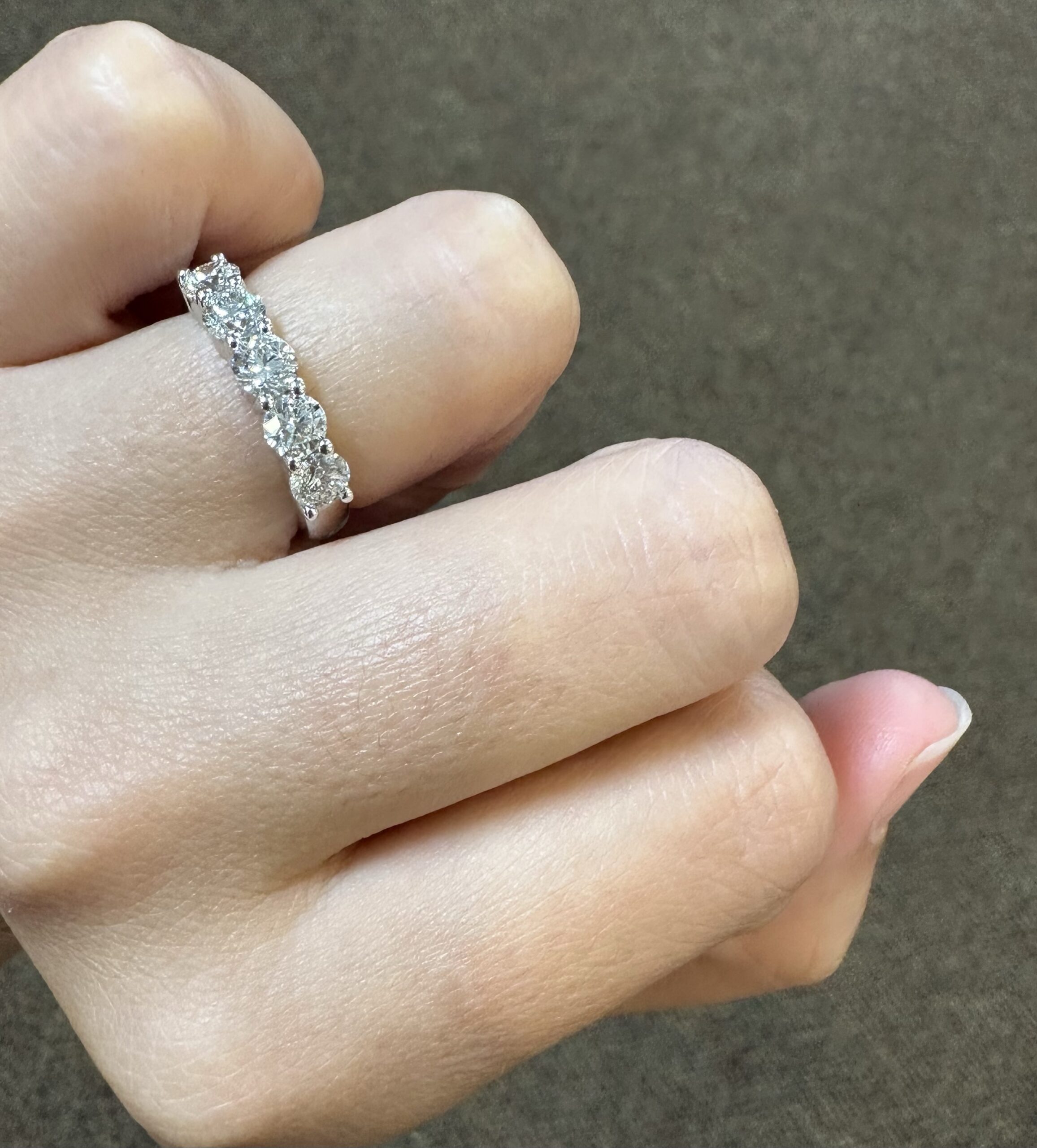 14k White Gold 5 Stone Genuine 1.52 Cttw Round Brilliant Cut Diamond Shared Prong Band - Image 17