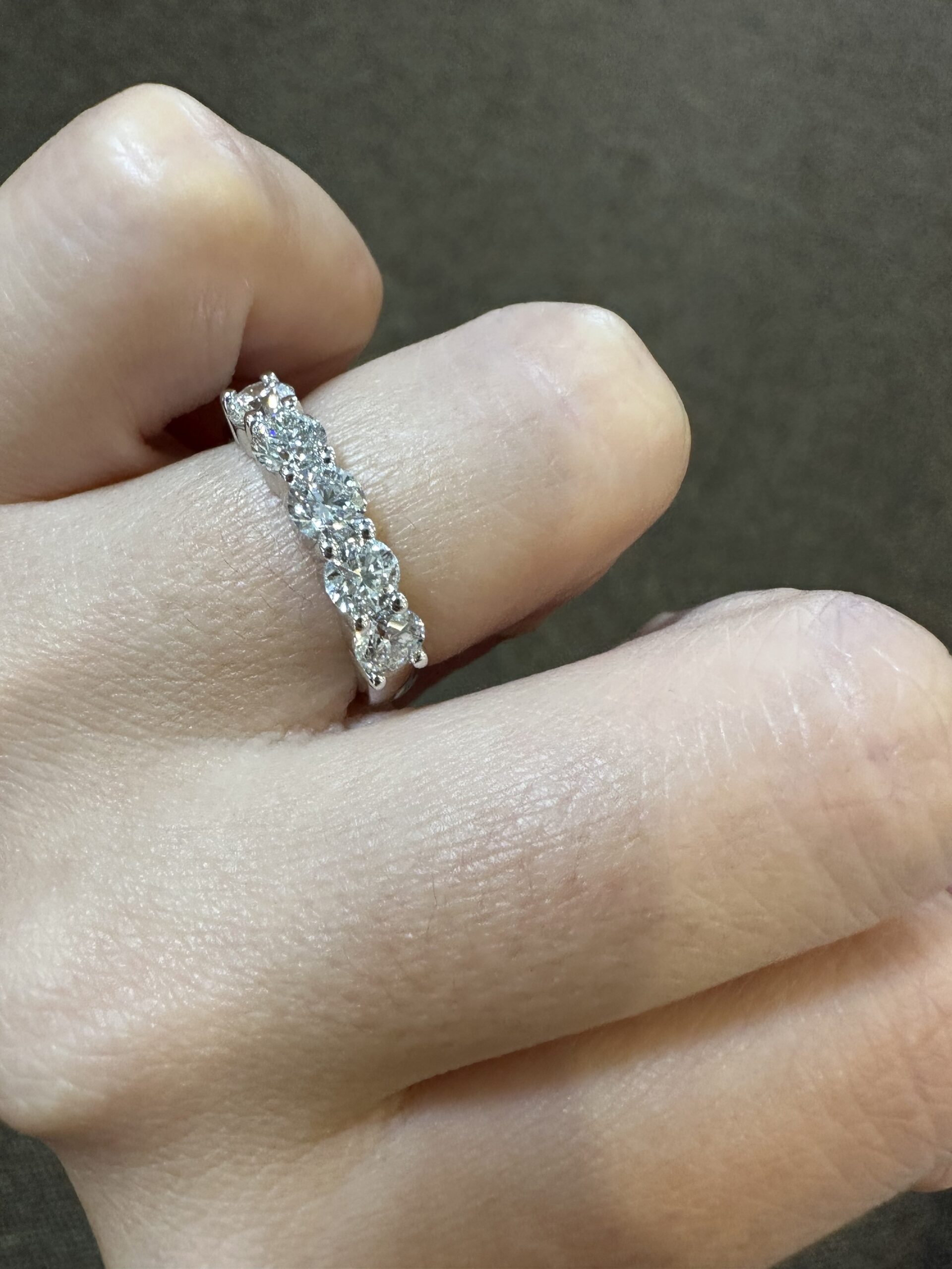 14k White Gold 5 Stone Genuine 1.52 Cttw Round Brilliant Cut Diamond Shared Prong Band - Image 24