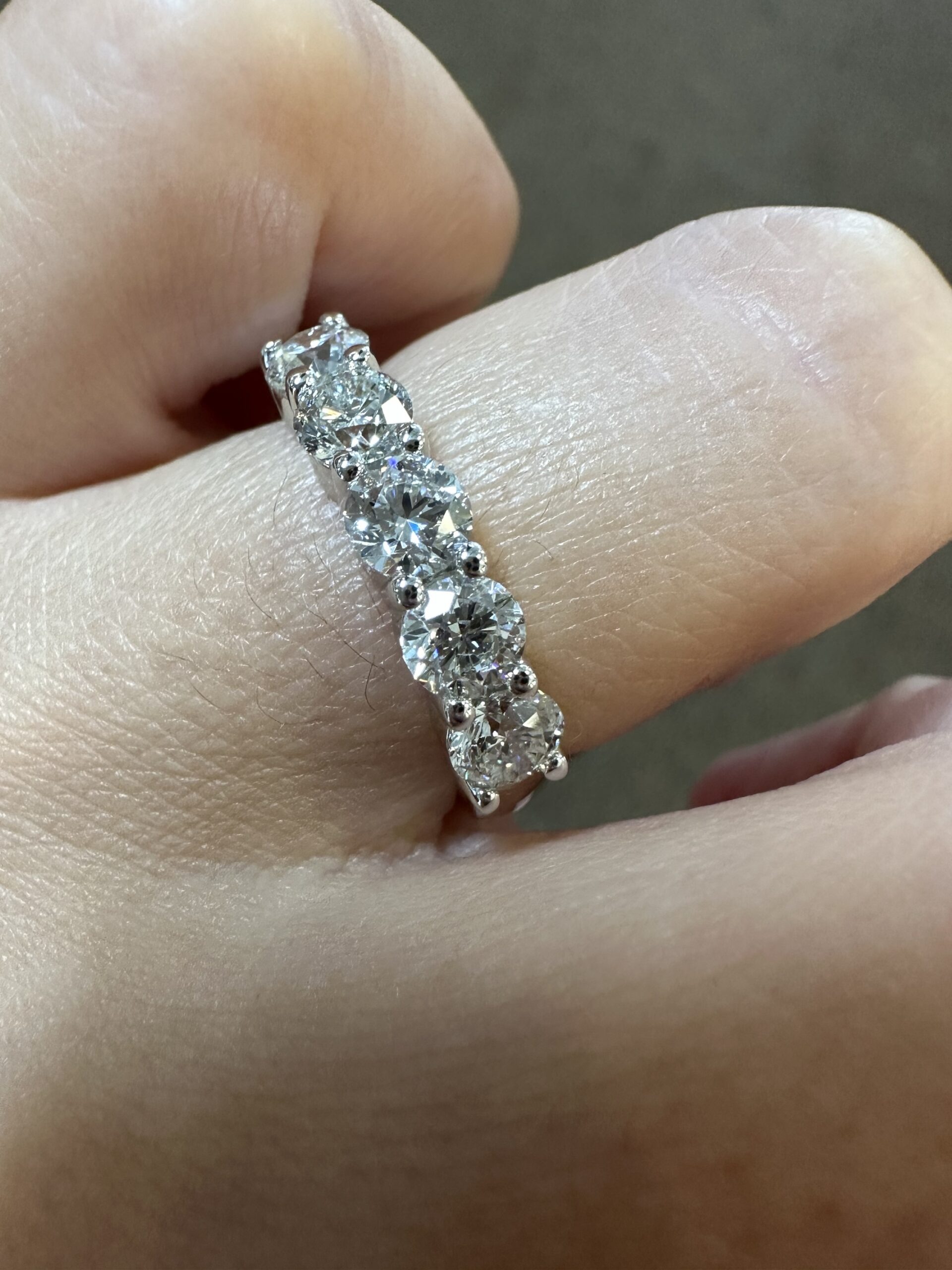 14k White Gold 5 Stone Genuine 1.52 Cttw Round Brilliant Cut Diamond Shared Prong Band - Image 19