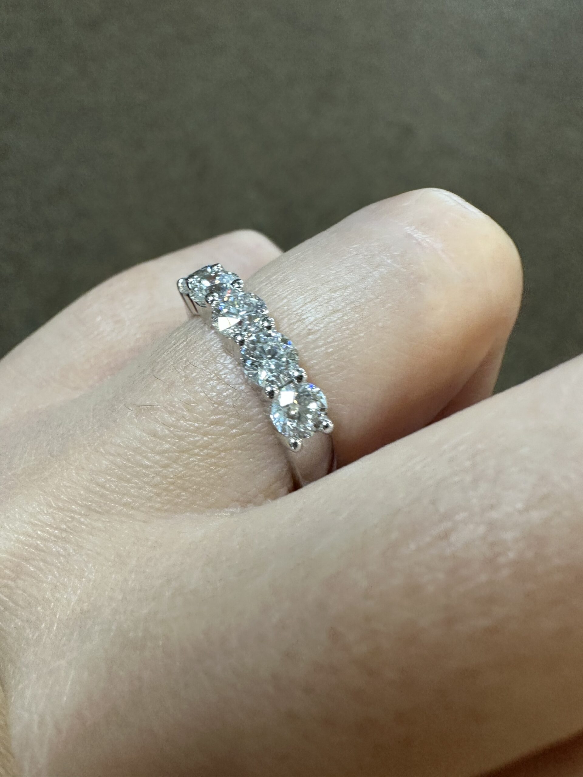 14k White Gold 5 Stone Genuine 1.52 Cttw Round Brilliant Cut Diamond Shared Prong Band - Image 26