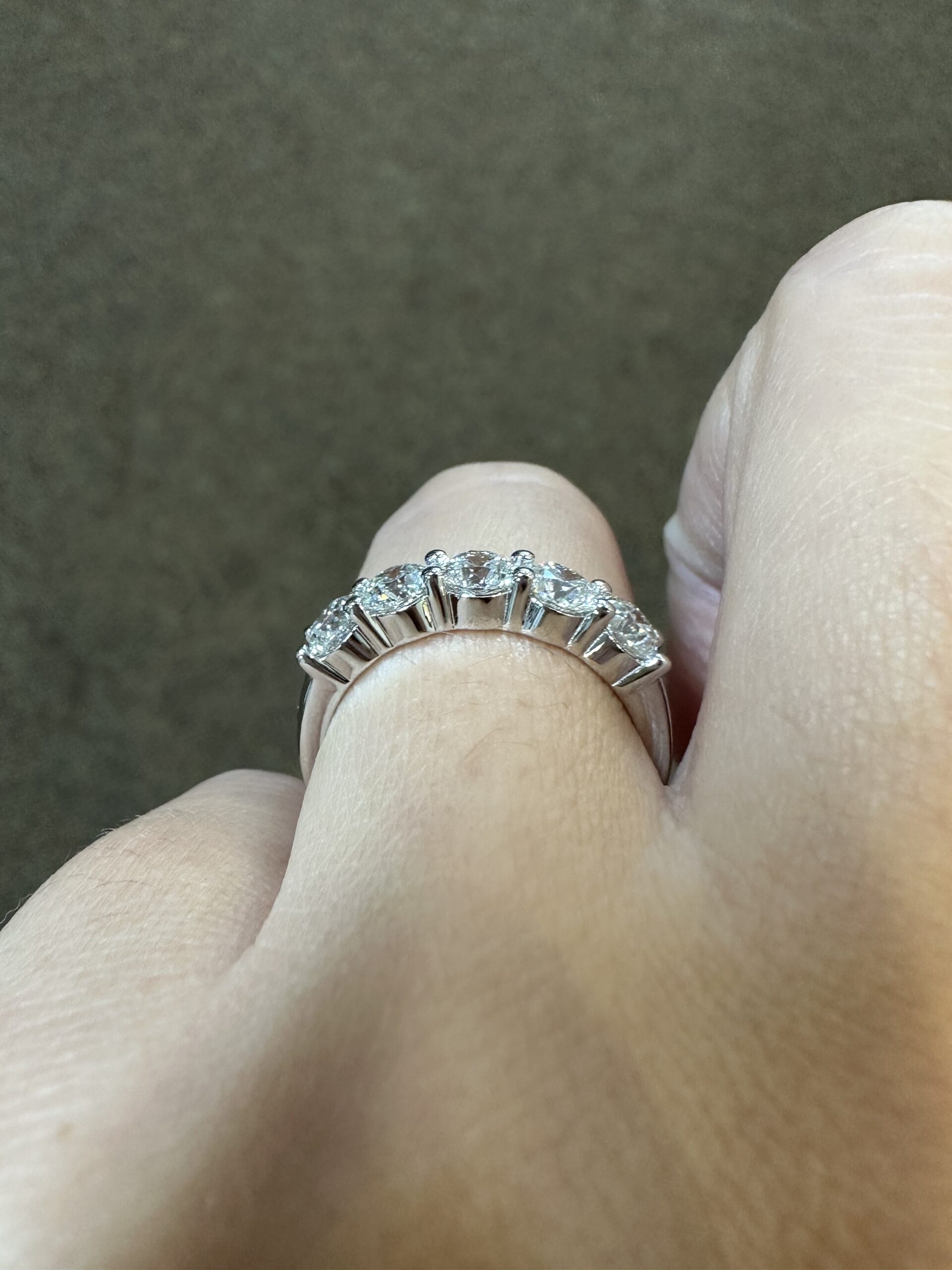 14k White Gold 5 Stone Genuine 1.52 Cttw Round Brilliant Cut Diamond Shared Prong Band - Image 23