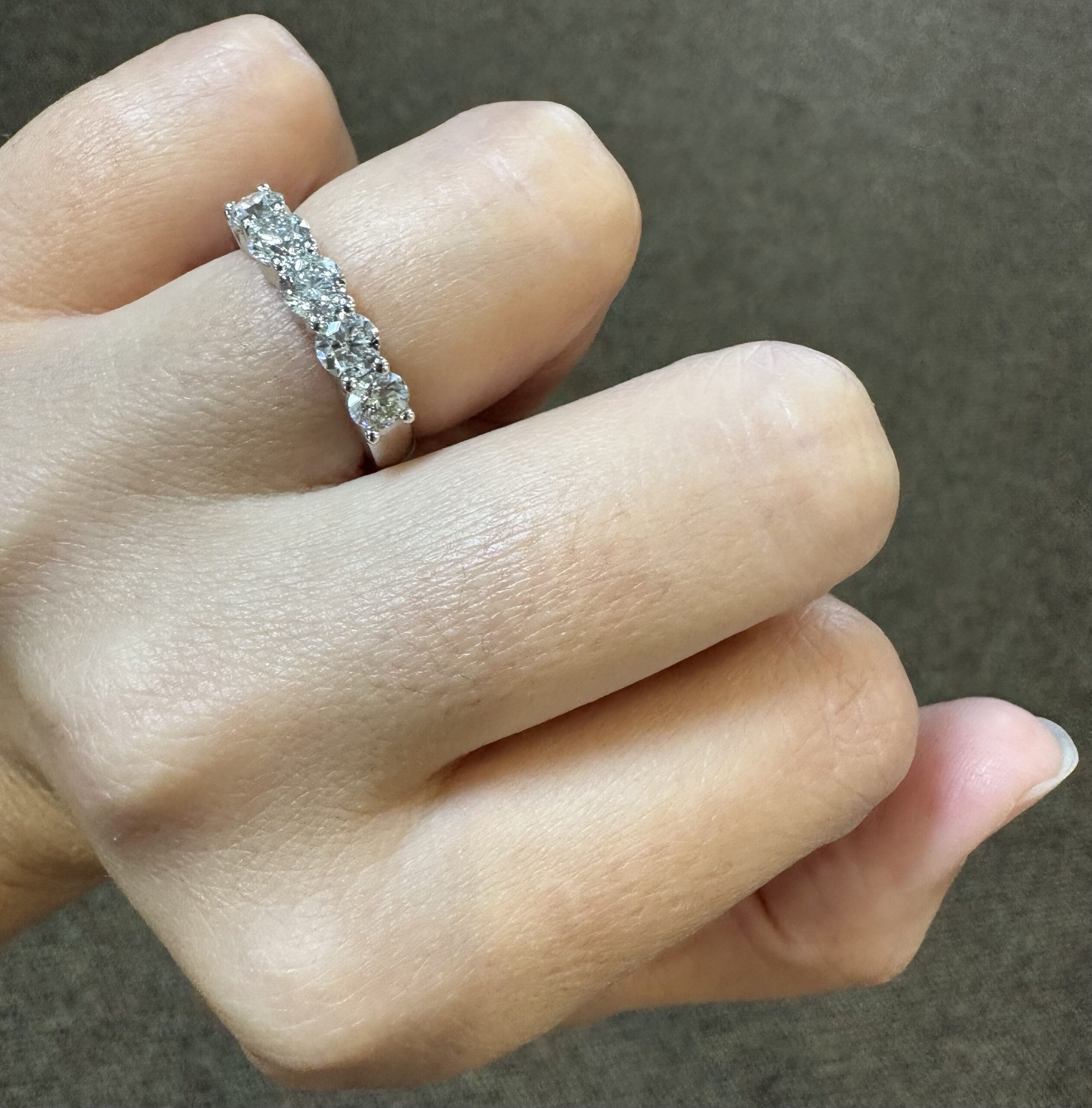 14k White Gold 5 Stone Genuine 1.52 Cttw Round Brilliant Cut Diamond Shared Prong Band - Image 31