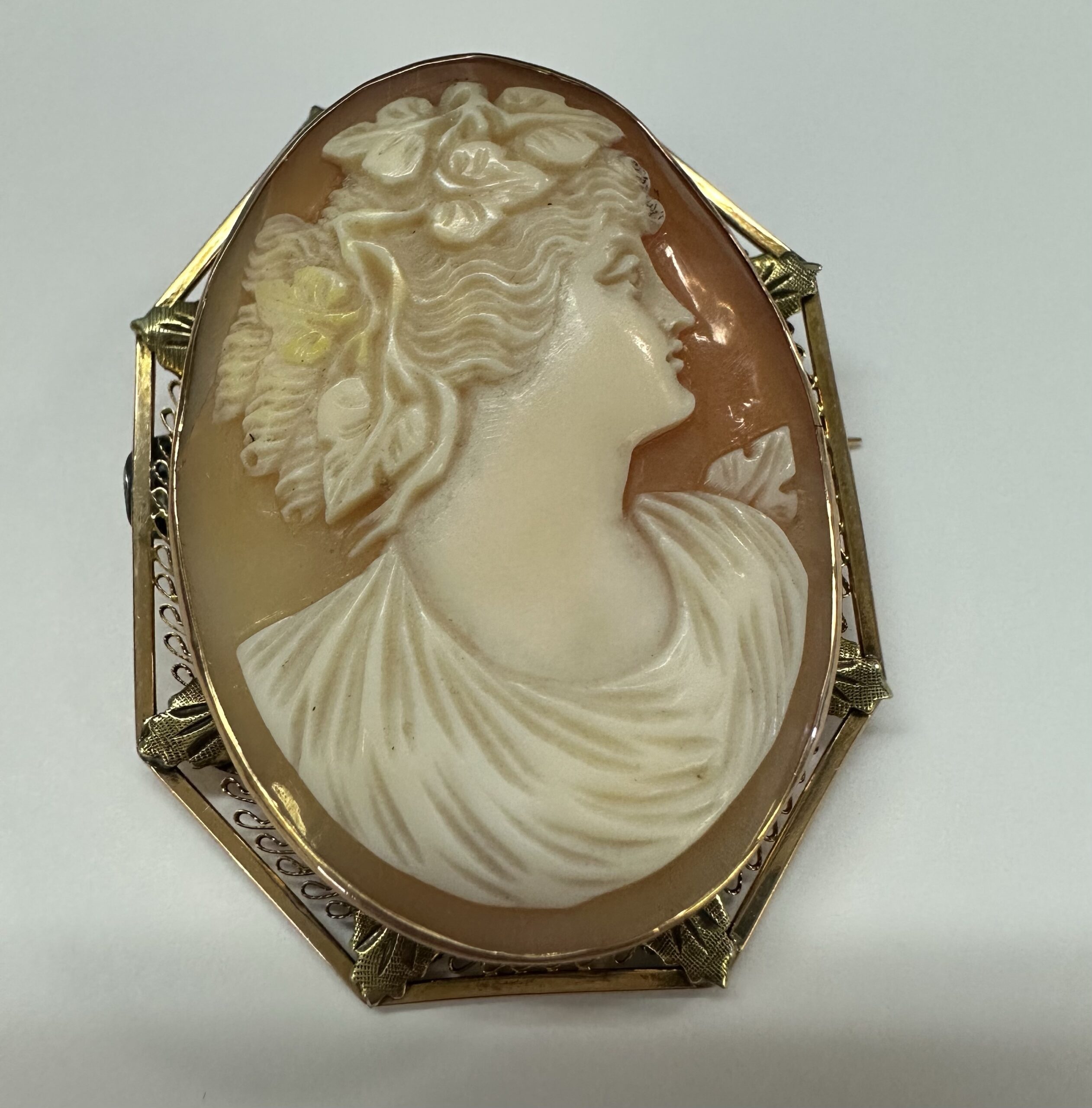 Vintage 14k Yellow Gold Filigree Octagonal Carved Cameo Brooch - Image 3