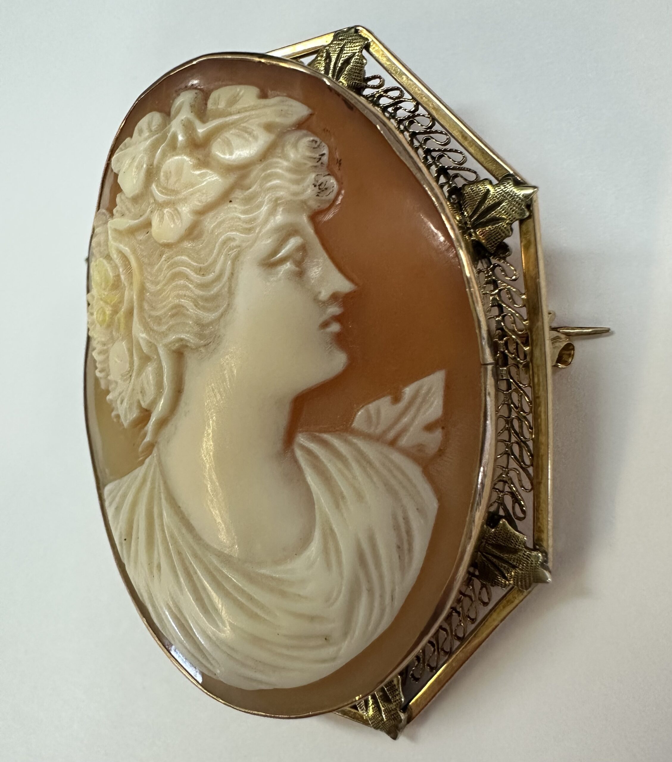 Vintage 14k Yellow Gold Filigree Octagonal Carved Cameo Brooch - Image 6