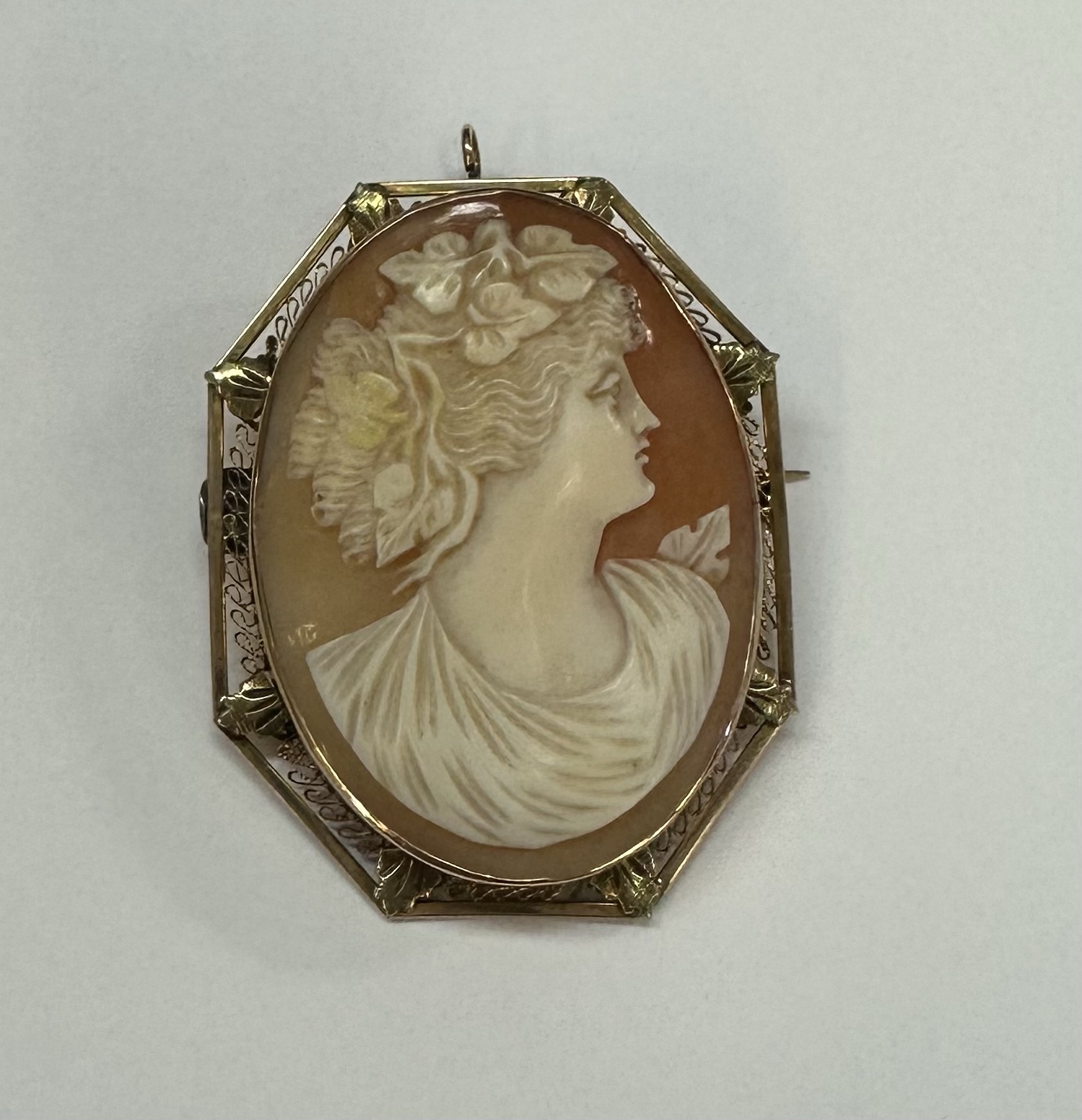 Vintage 14k Yellow Gold Filigree Octagonal Carved Cameo Brooch - Image 9