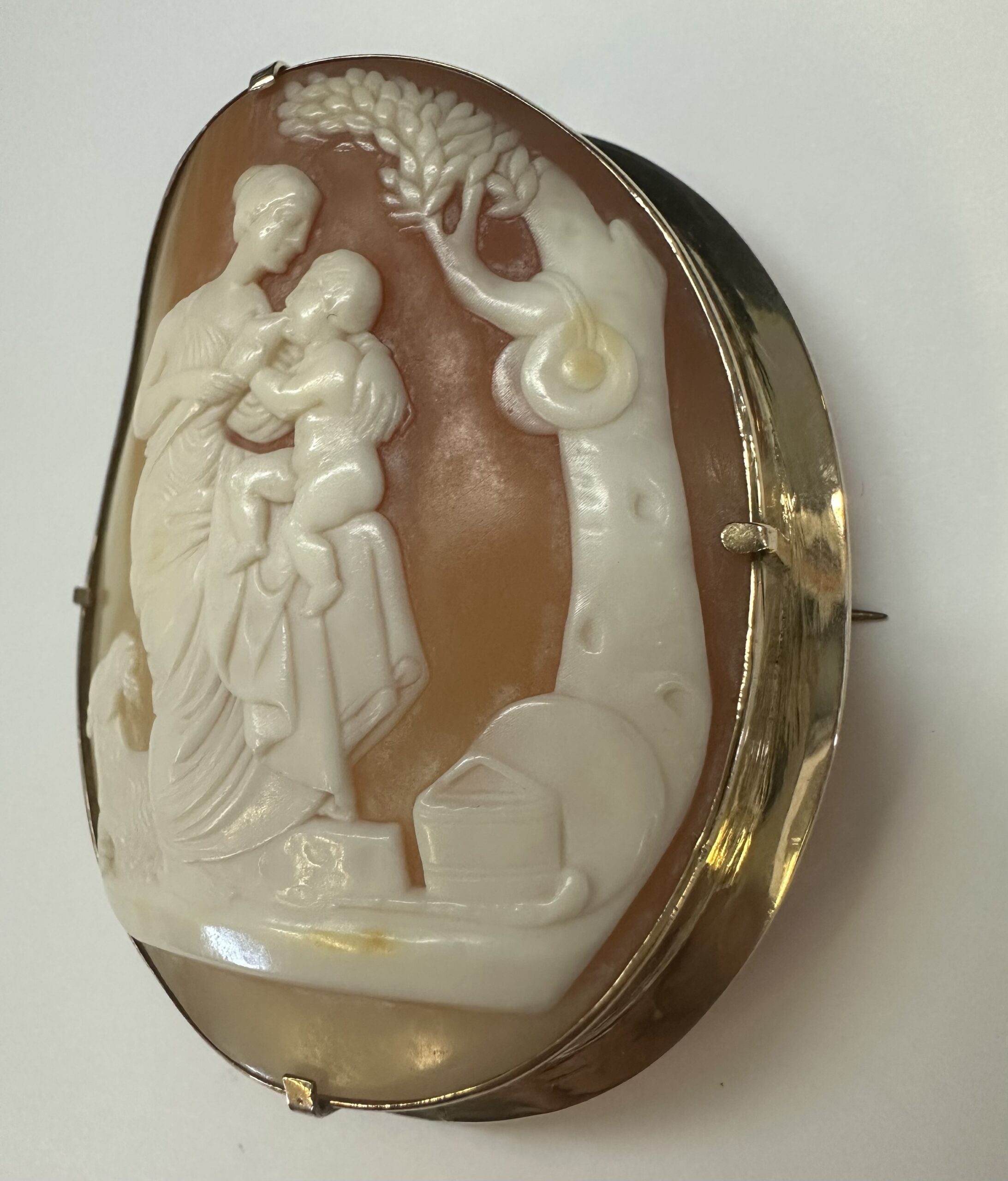 Large Vintage 14k Yellow Gold Genuine Carved Shell Cameo Depicting Mother & Child Scene - Image 10