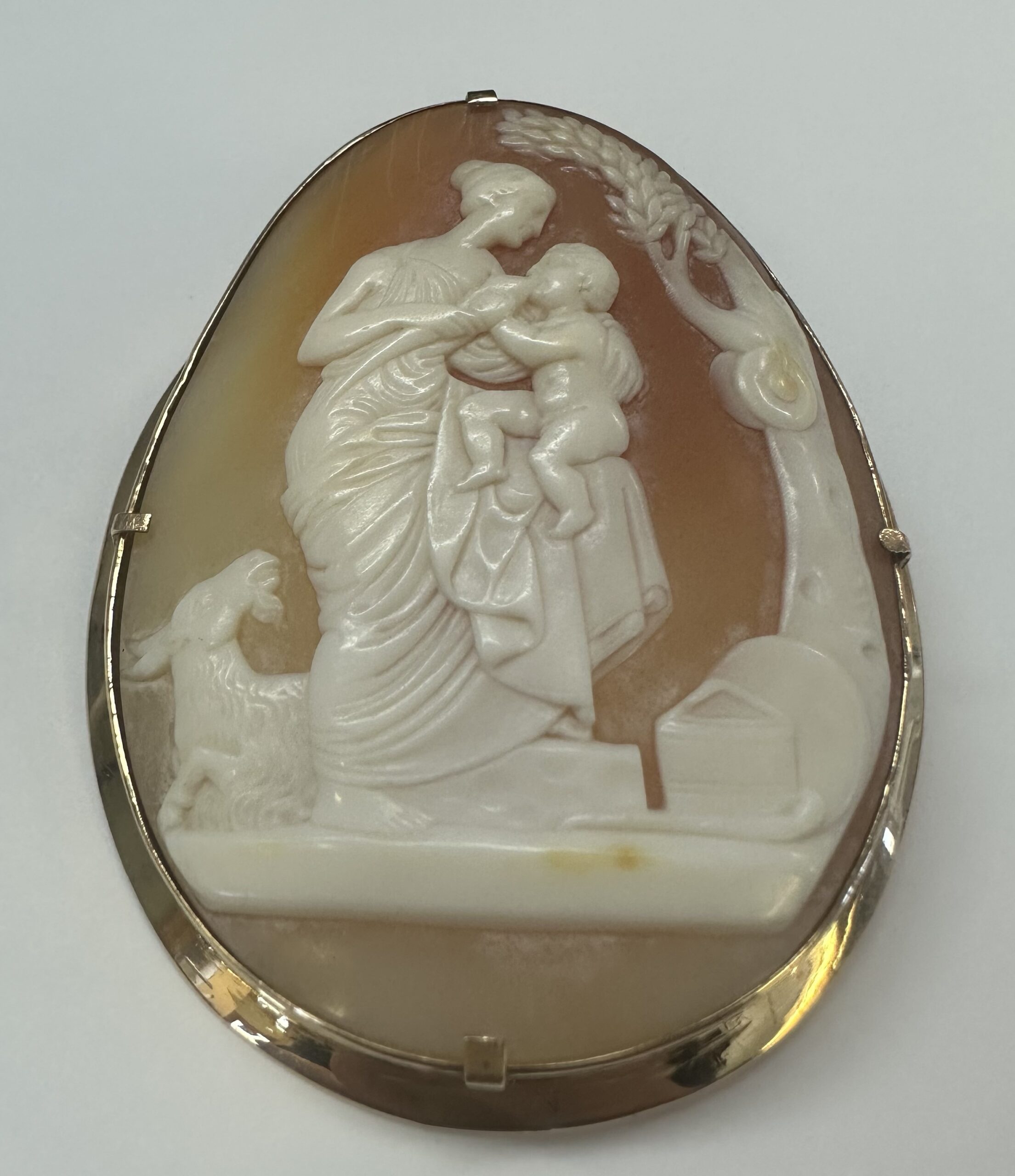 Large Vintage 14k Yellow Gold Genuine Carved Shell Cameo Depicting Mother & Child Scene - Image 2