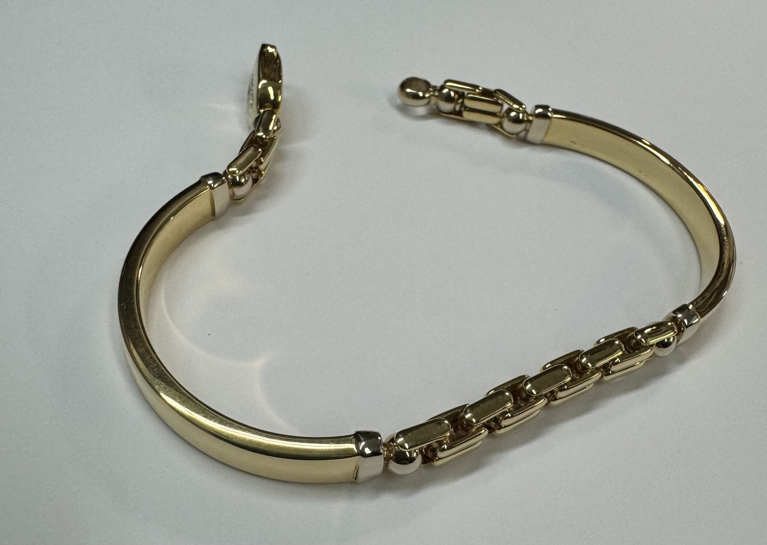 Men’s 18k yellow Gold Bangle & Link Style Bracelet - Image 13