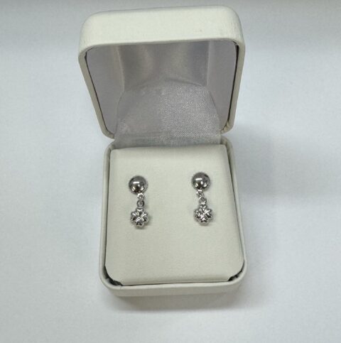 18k White Gold Clover Style Dangle Stud Earrings