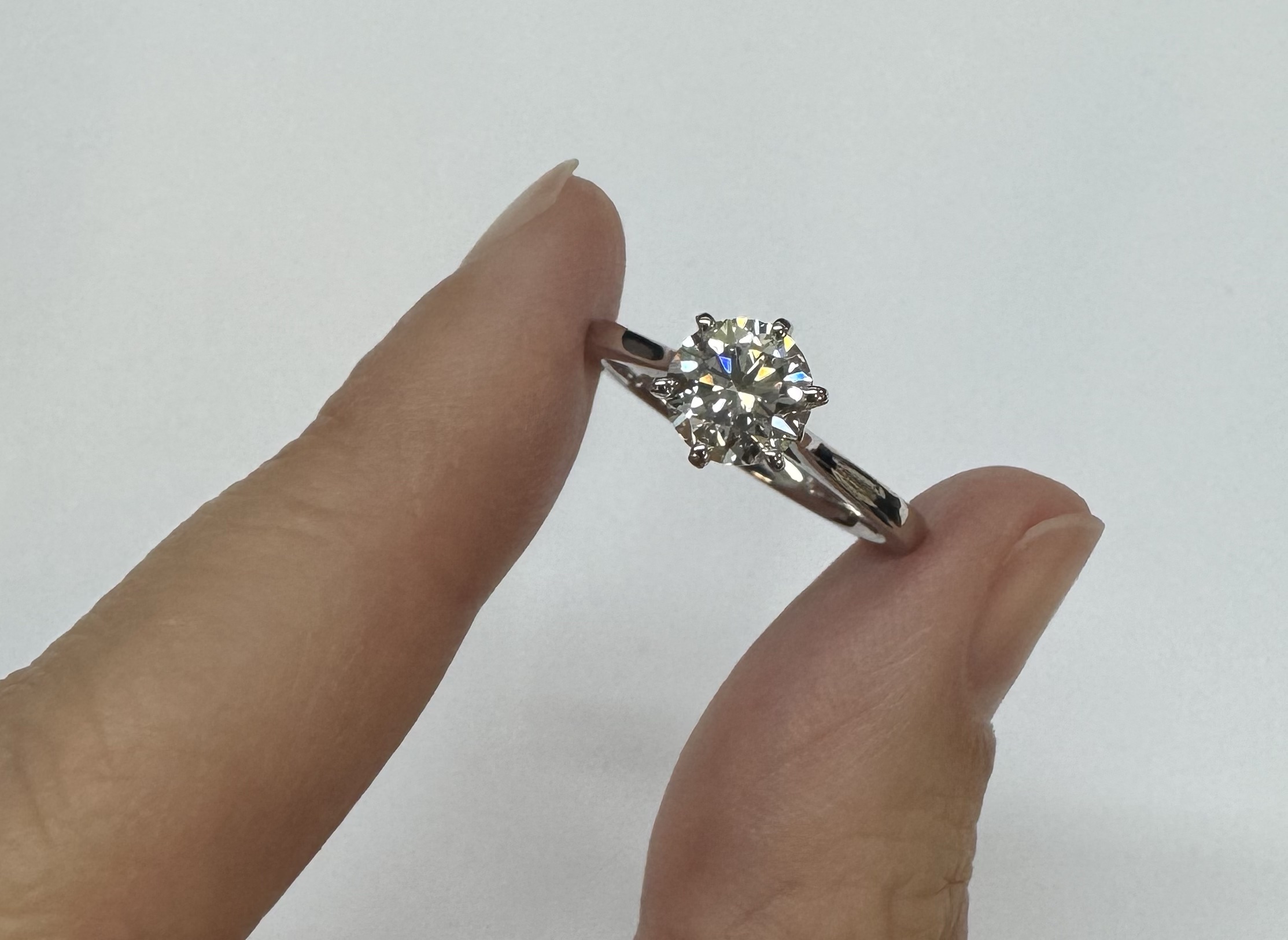 Platinum 6 Prong 1.04 Carat Lab Grown Round Brilliant Cut Diamond Engagement Ring - Image 3