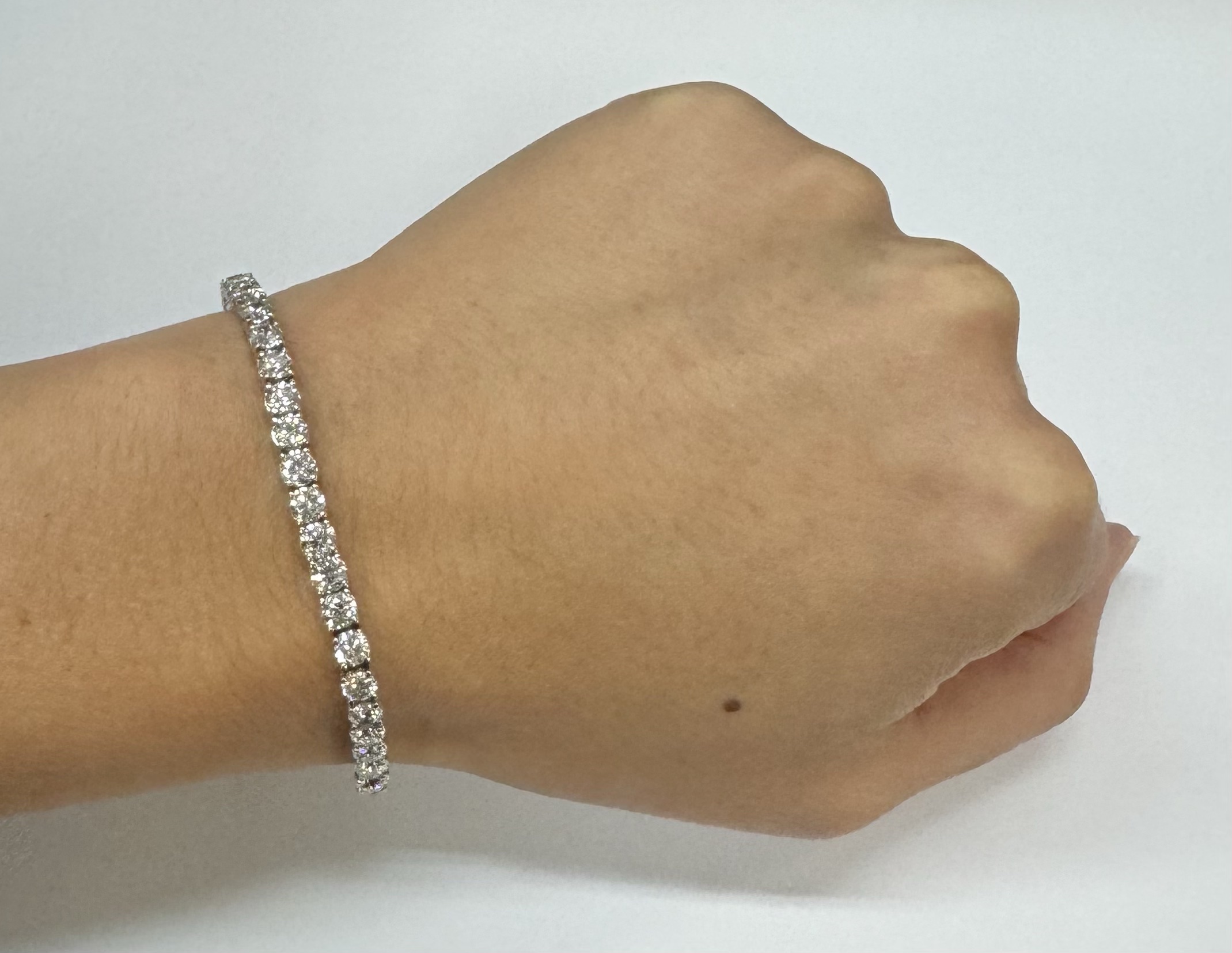 14k White Gold 8.94 Cttw Round Brilliant Cut Diamond Tennis Bracelet - Image 17