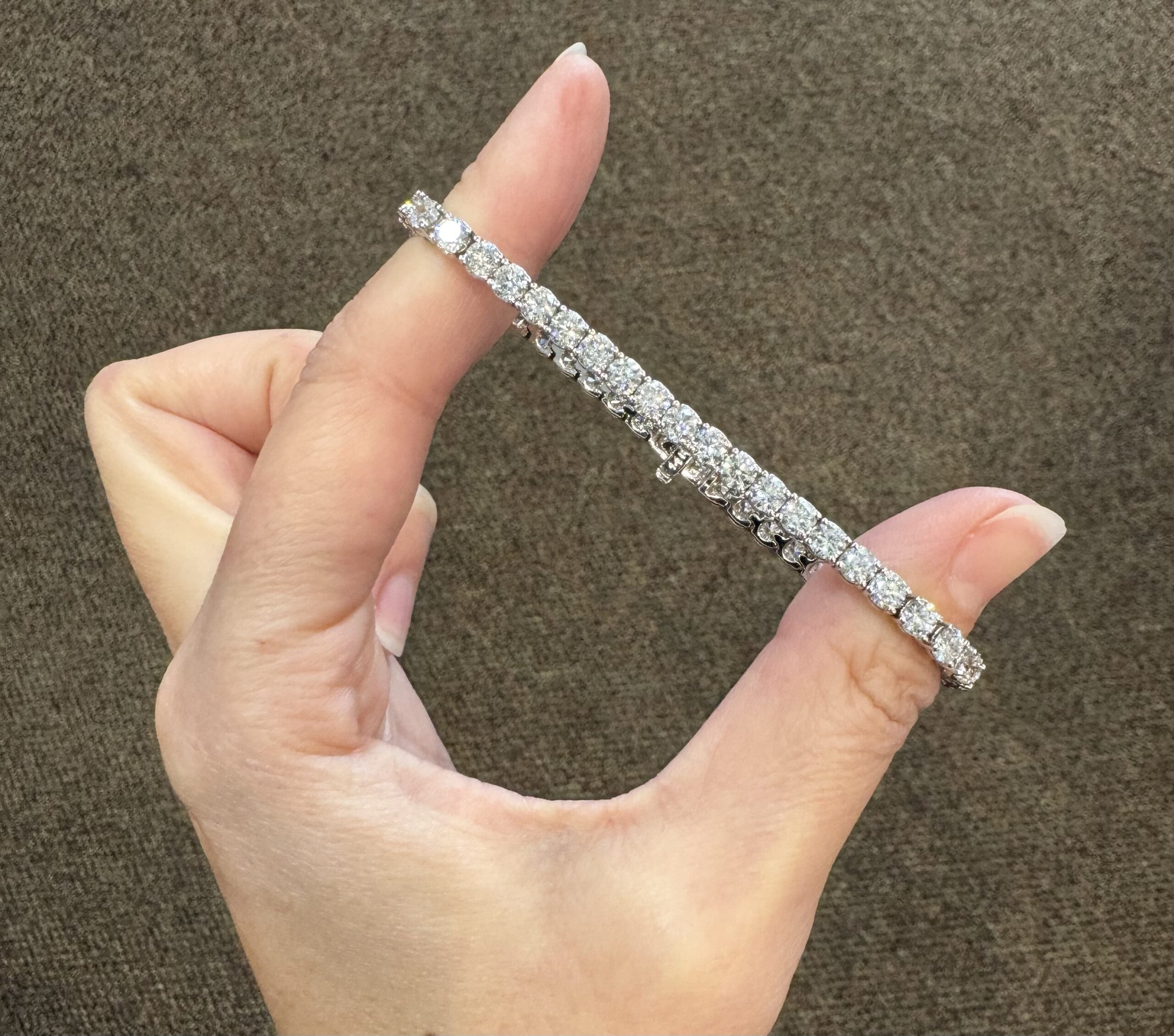 14k White Gold 8.94 Cttw Round Brilliant Cut Diamond Tennis Bracelet - Image 5