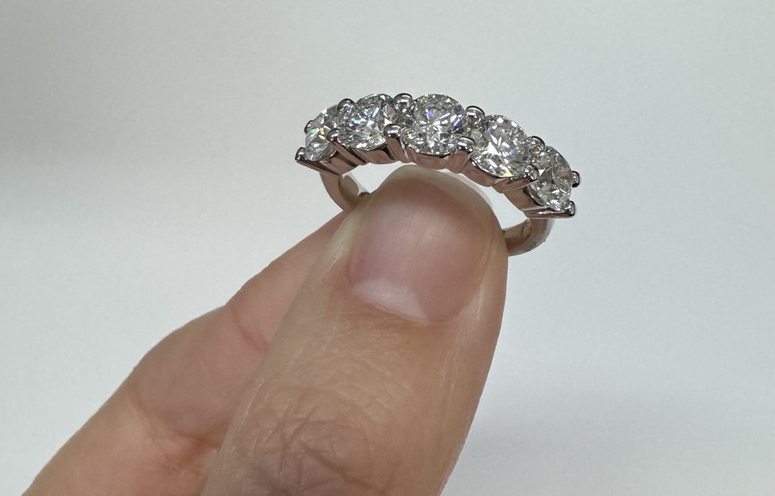 14k White Gold 5 Stone Genuine 2.56 Cttw Round Brilliant Cut Diamond Shared Prong Band - Image 7