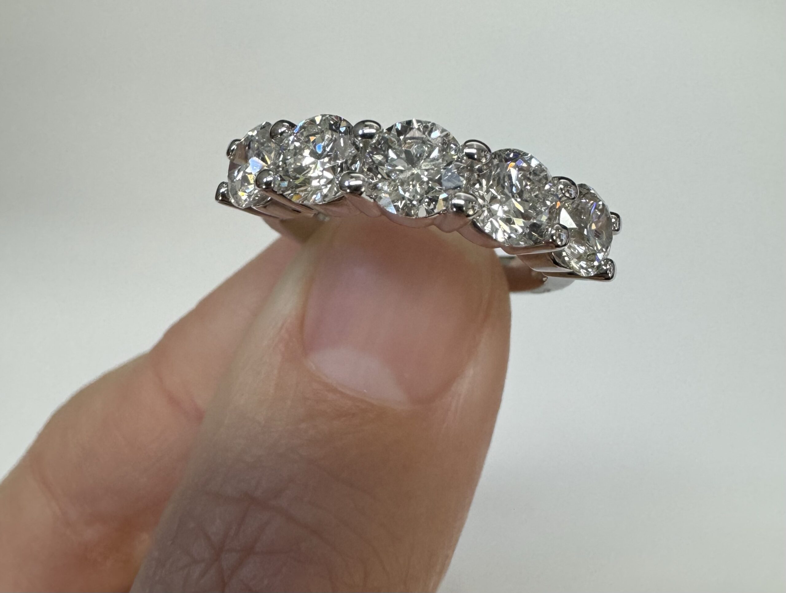 14k White Gold 5 Stone Genuine 2.56 Cttw Round Brilliant Cut Diamond Shared Prong Band - Image 8