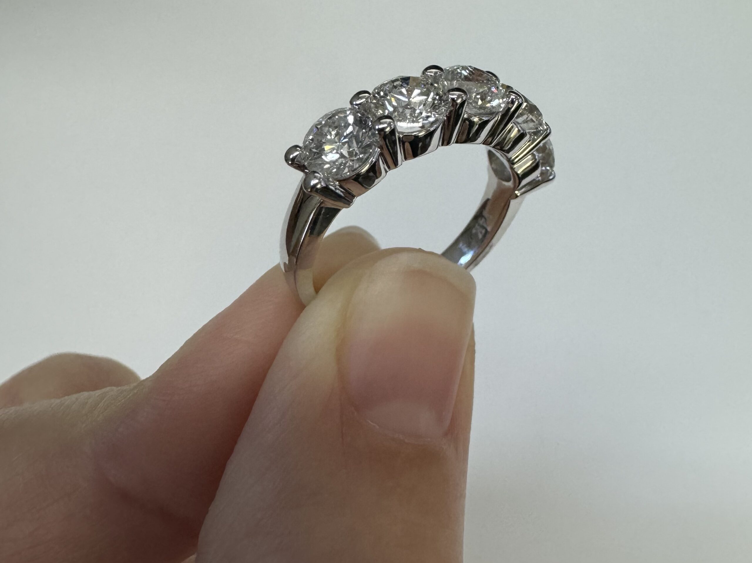 14k White Gold 5 Stone Genuine 2.56 Cttw Round Brilliant Cut Diamond Shared Prong Band - Image 10
