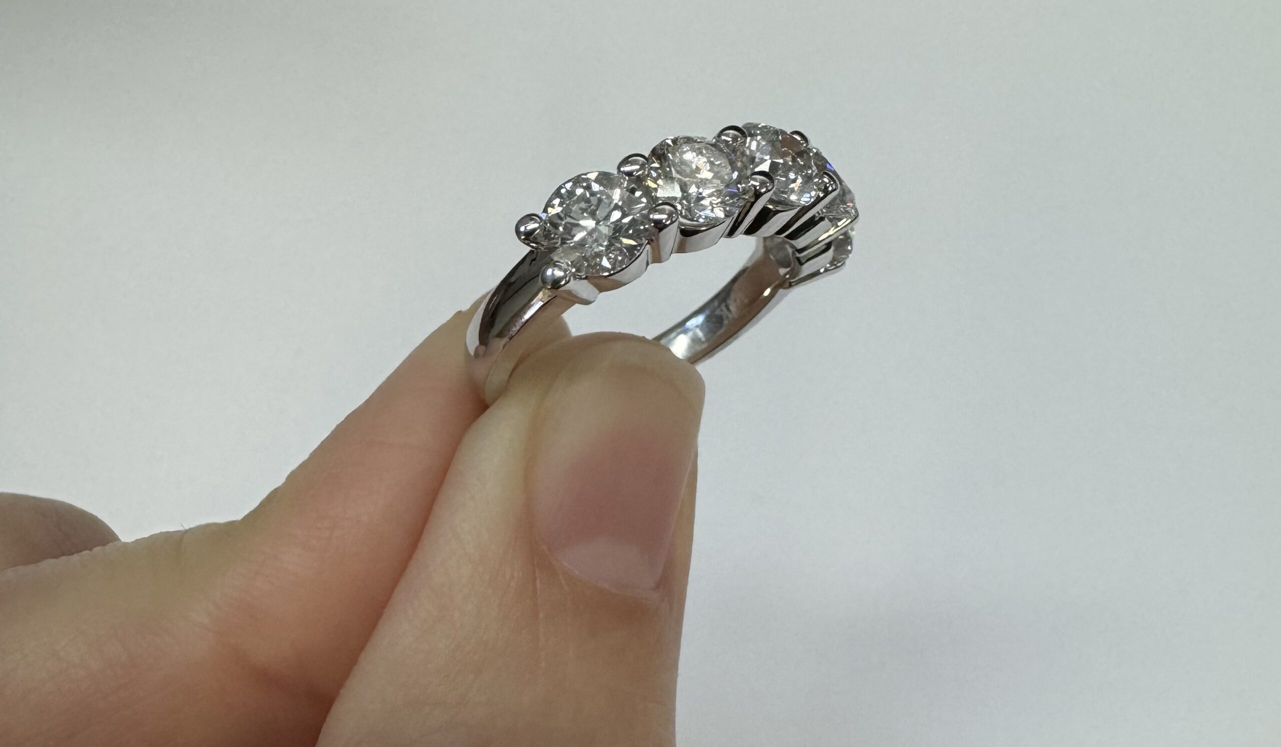 14k White Gold 5 Stone Genuine 2.56 Cttw Round Brilliant Cut Diamond Shared Prong Band - Image 13