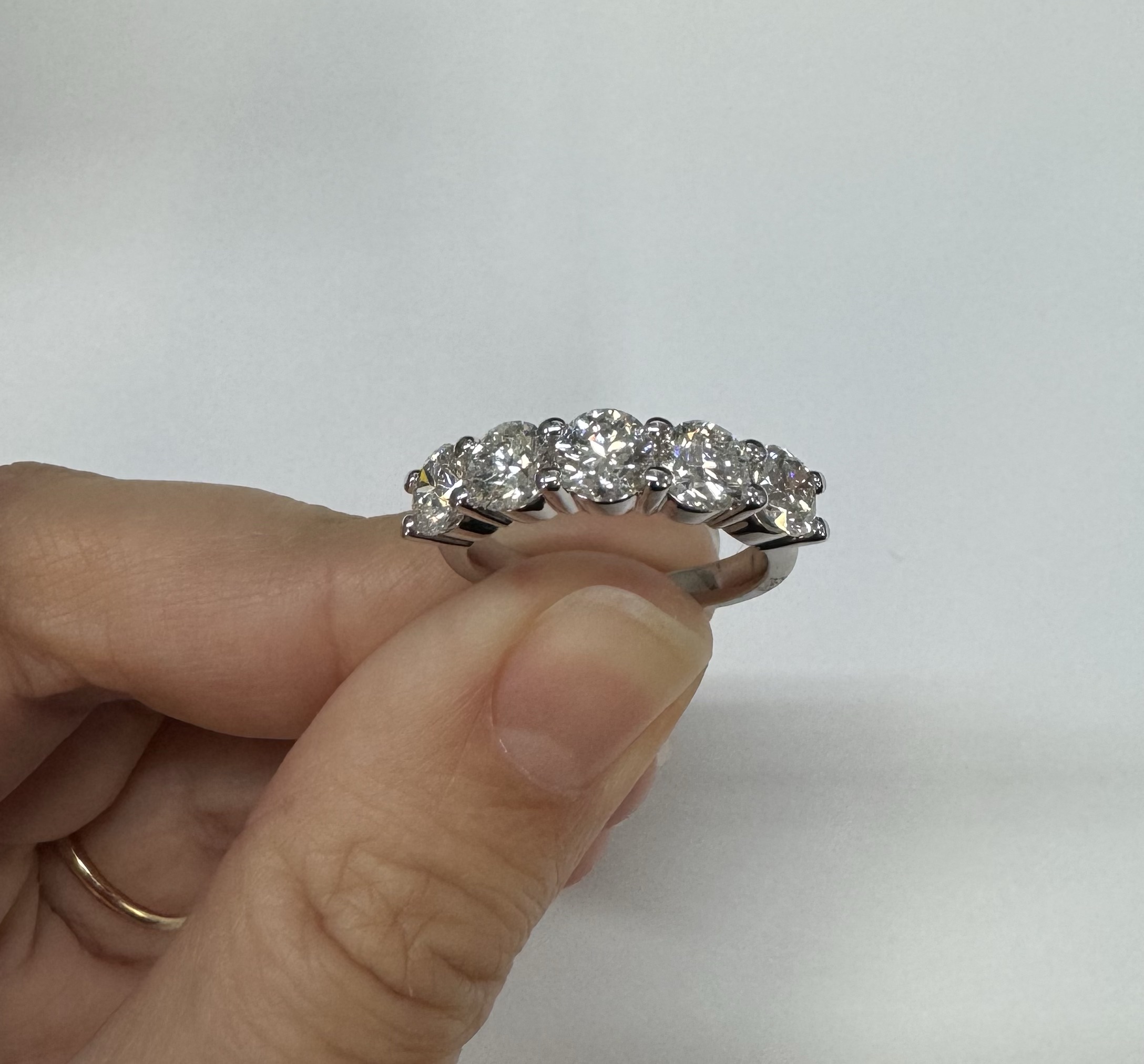 14k White Gold 5 Stone Genuine 2.56 Cttw Round Brilliant Cut Diamond Shared Prong Band - Image 19