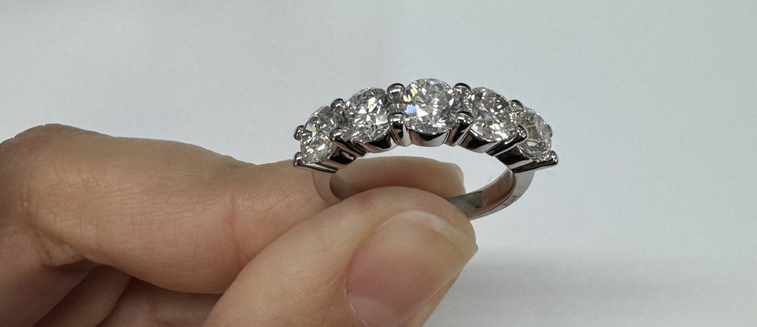 14k White Gold 5 Stone Genuine 2.56 Cttw Round Brilliant Cut Diamond Shared Prong Band - Image 17