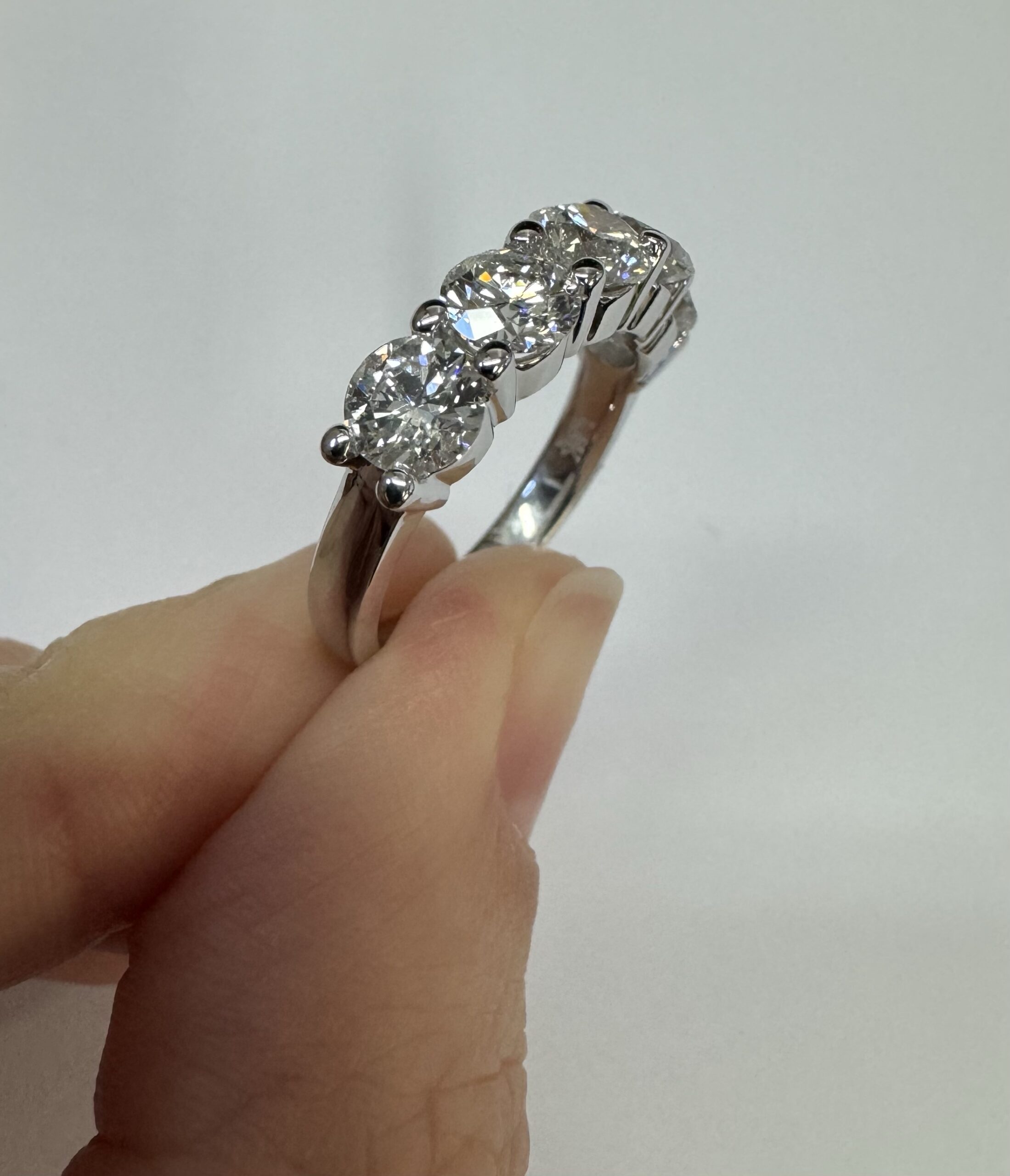 14k White Gold 5 Stone Genuine 2.56 Cttw Round Brilliant Cut Diamond Shared Prong Band - Image 20