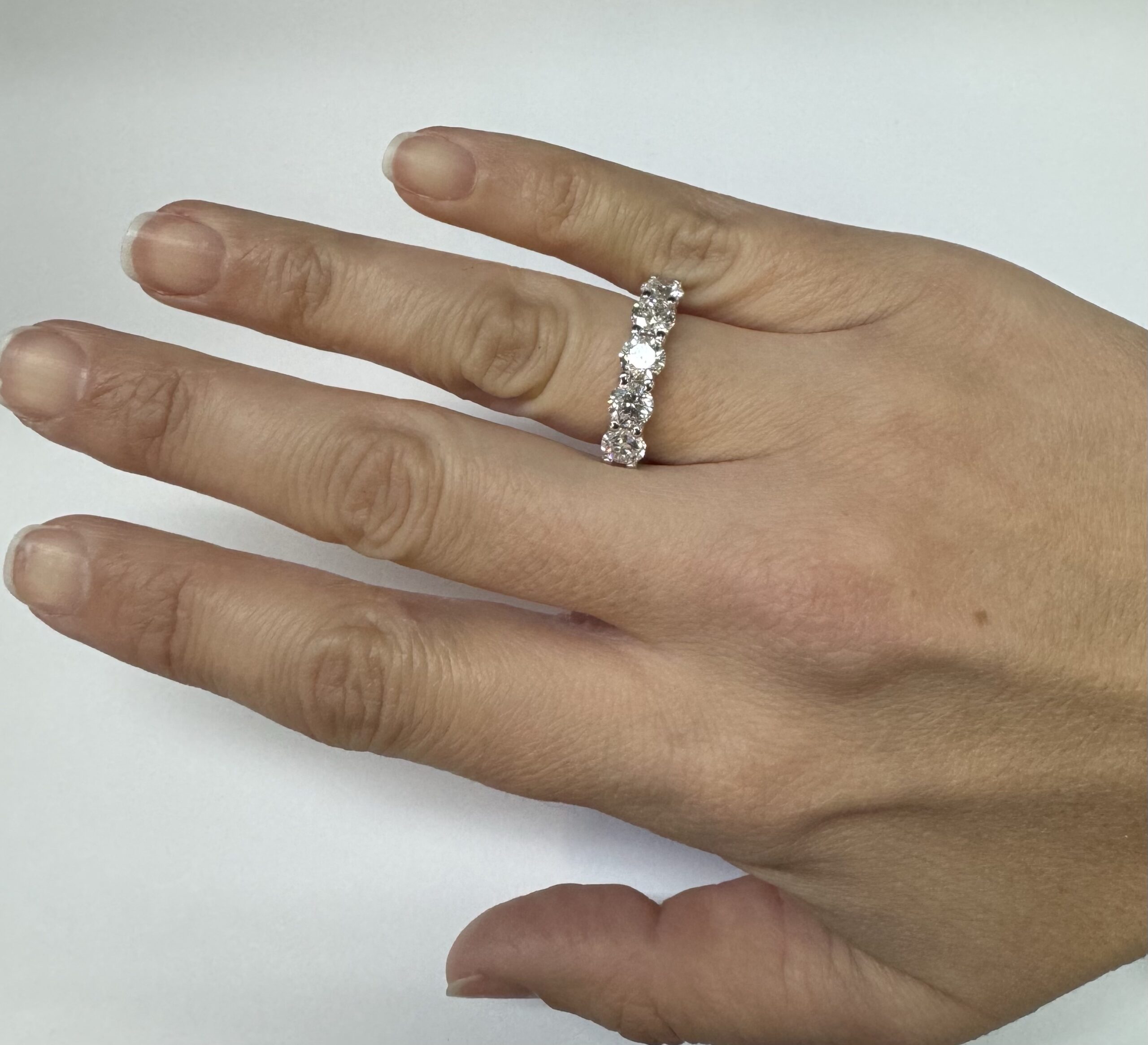 14k White Gold 5 Stone Genuine 2.56 Cttw Round Brilliant Cut Diamond Shared Prong Band - Image 23