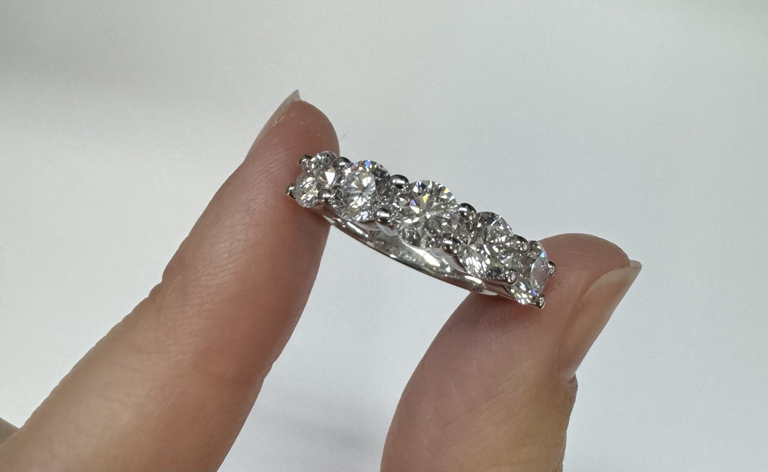 14k White Gold 5 Stone Genuine 2.56 Cttw Round Brilliant Cut Diamond Shared Prong Band - Image 36