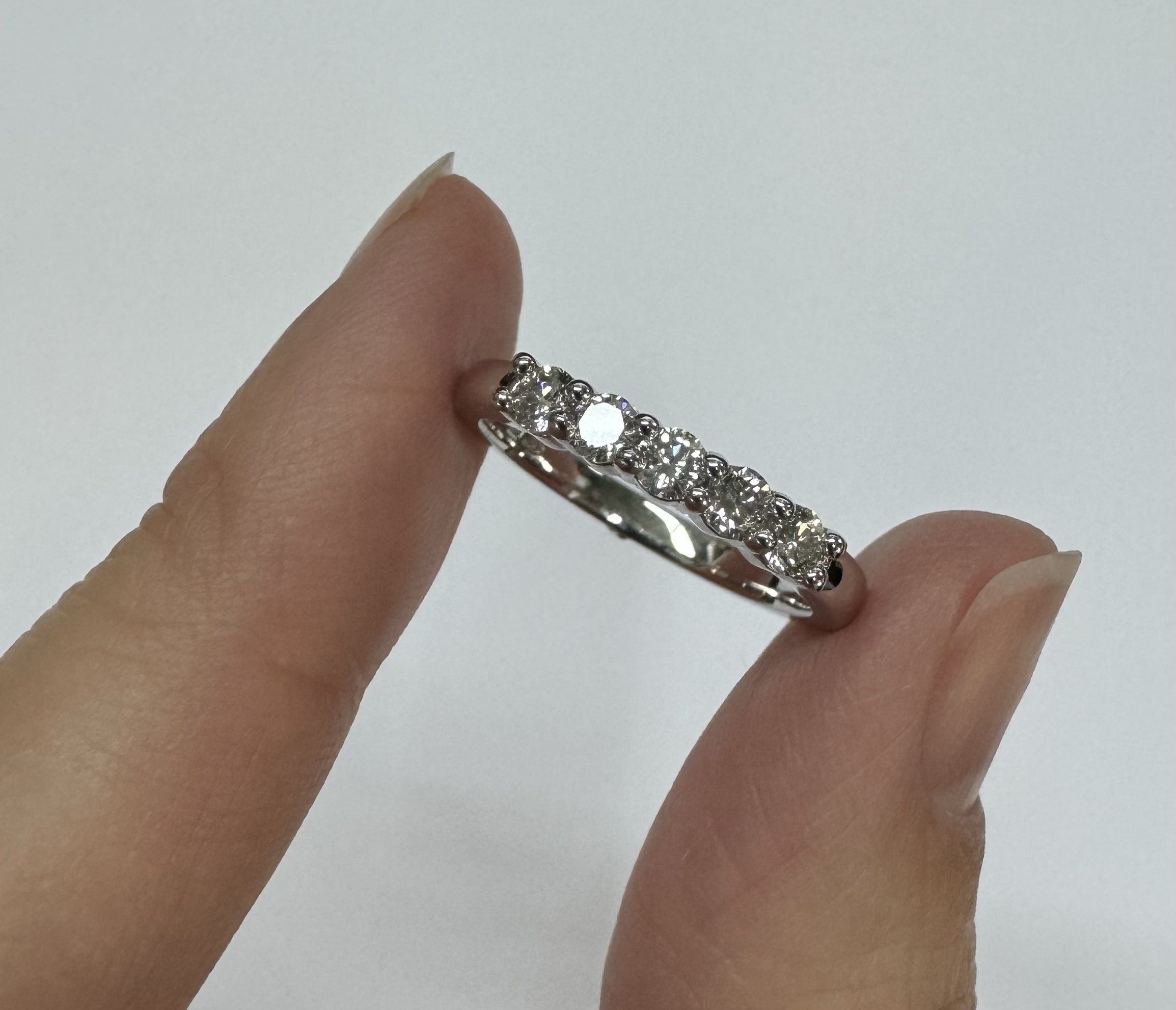 Platinum 5 Stone Shared Prong Genuine .43 Cttw Diamond Band - Image 20