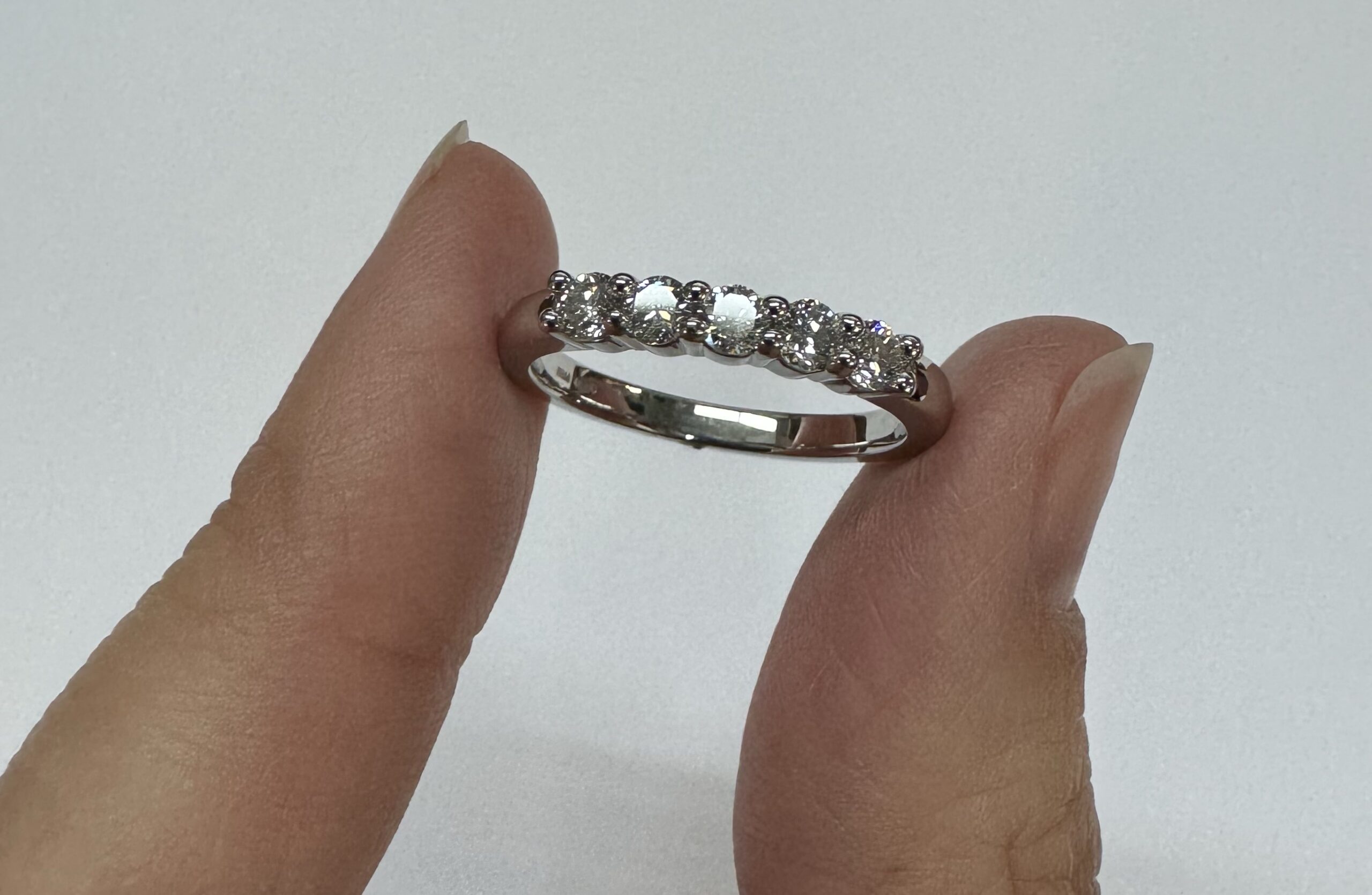 Platinum 5 Stone Shared Prong Genuine .43 Cttw Diamond Band - Image 18