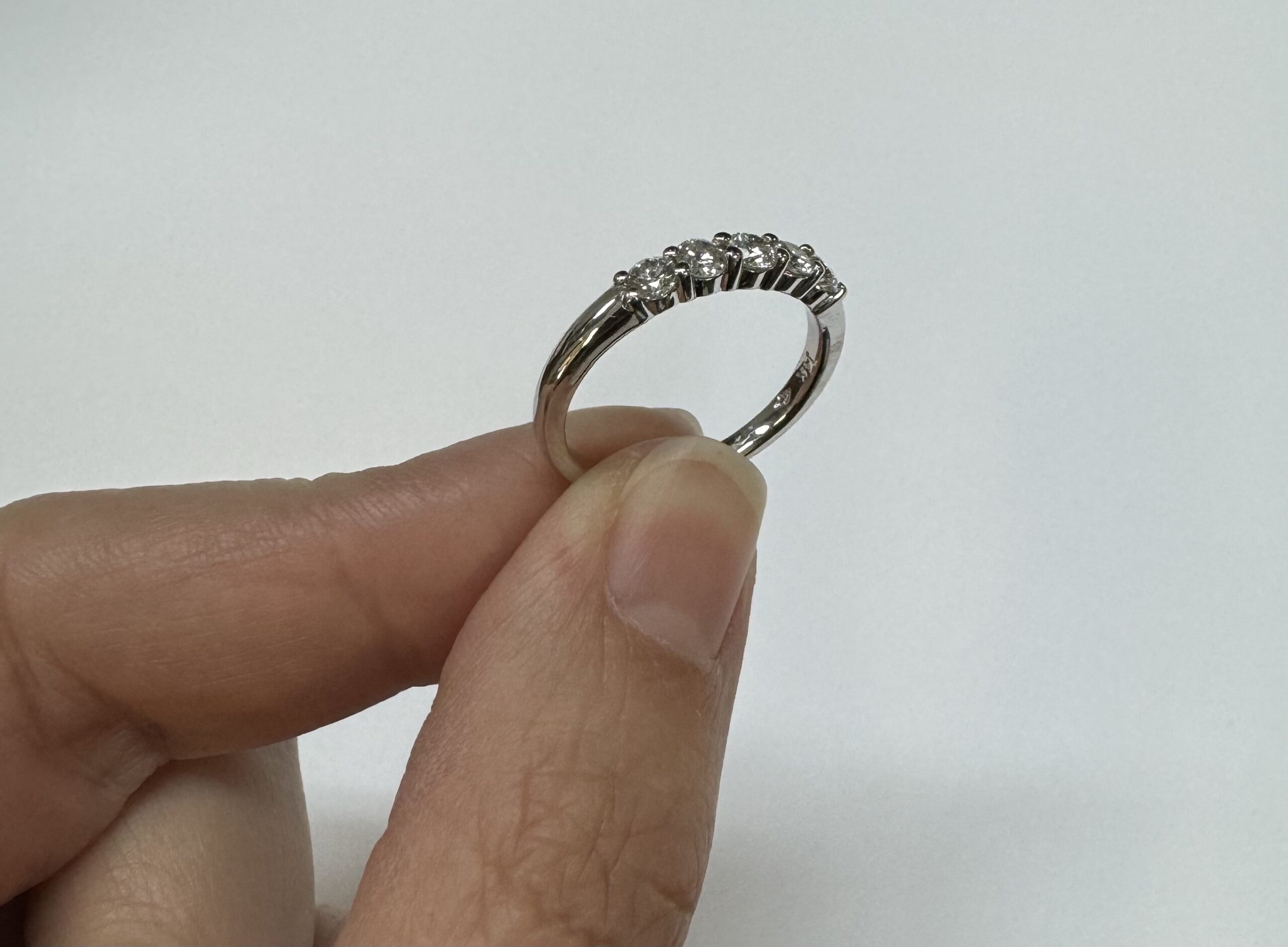 14k White Gold 5 Stone Shared Prong Genuine .53 Cttw Diamond Band - Image 3