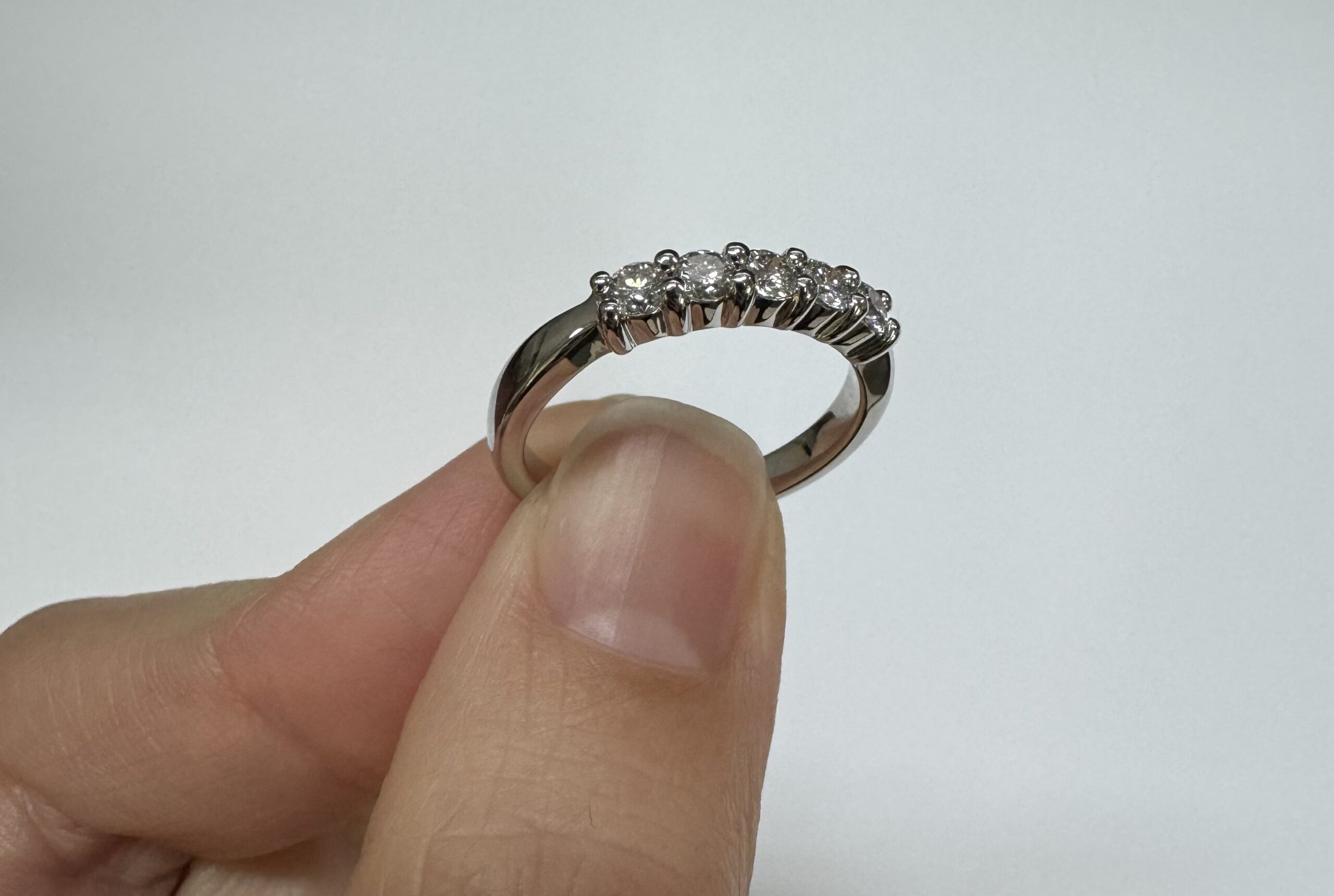 14k White Gold 5 Stone Genuine .44 Cttw Round Brilliant Cut Diamond Band - Image 7