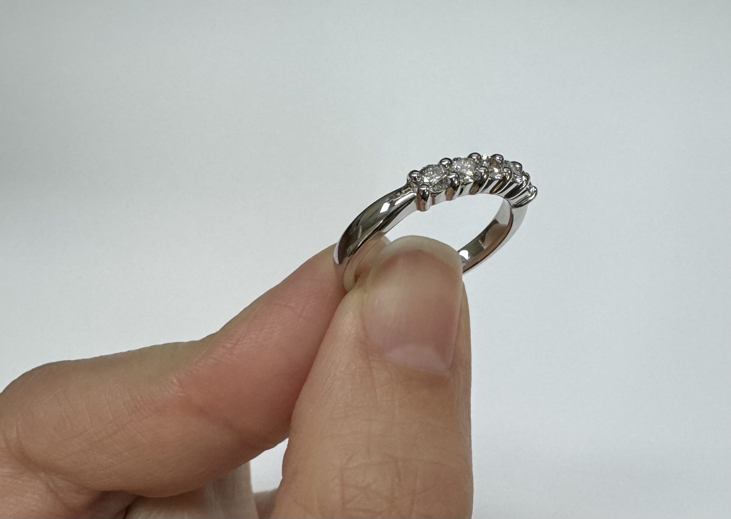 14k White Gold 5 Stone Genuine .44 Cttw Round Brilliant Cut Diamond Band - Image 8