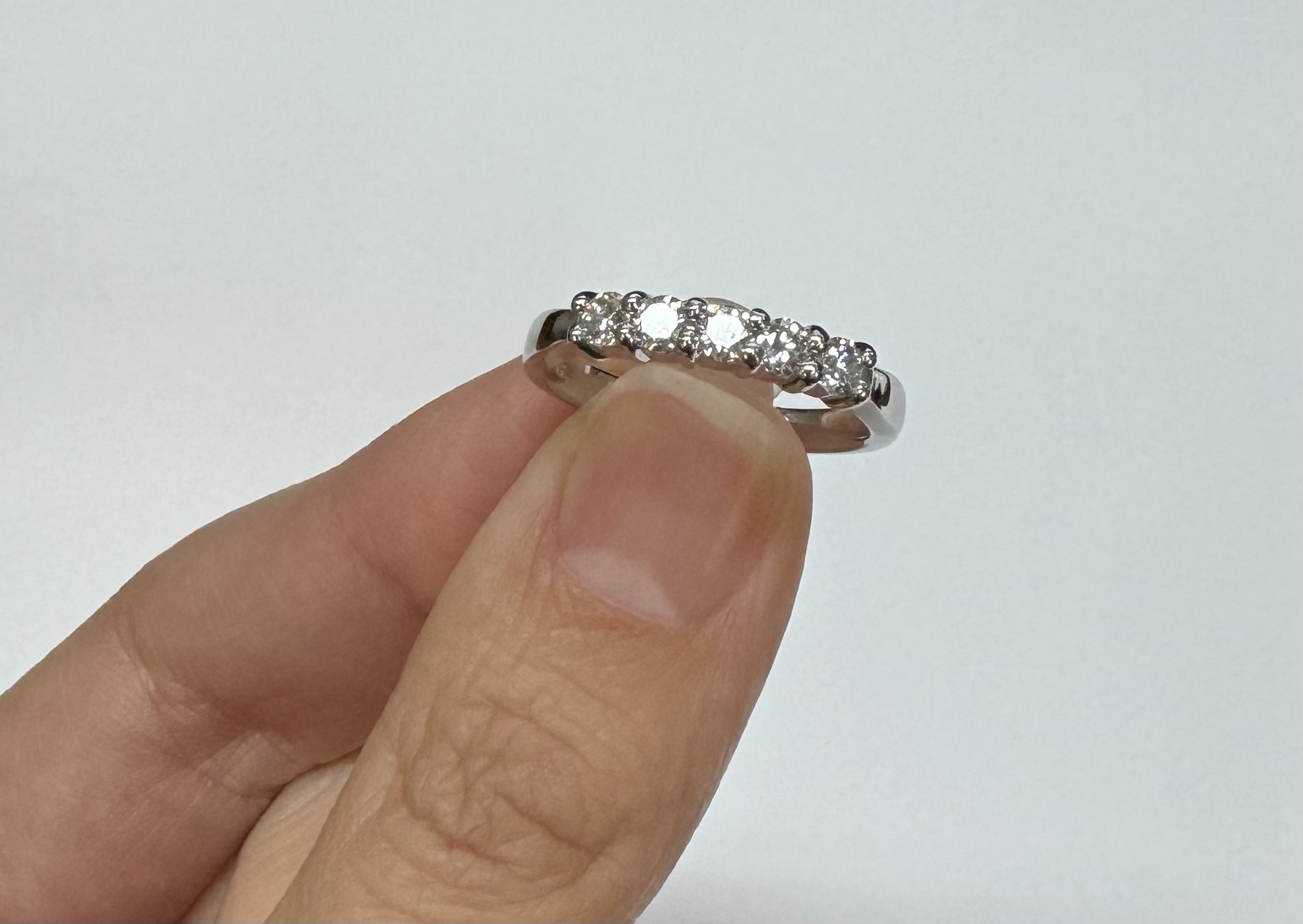 14k White Gold 5 Stone Genuine .44 Cttw Round Brilliant Cut Diamond Band - Image 12