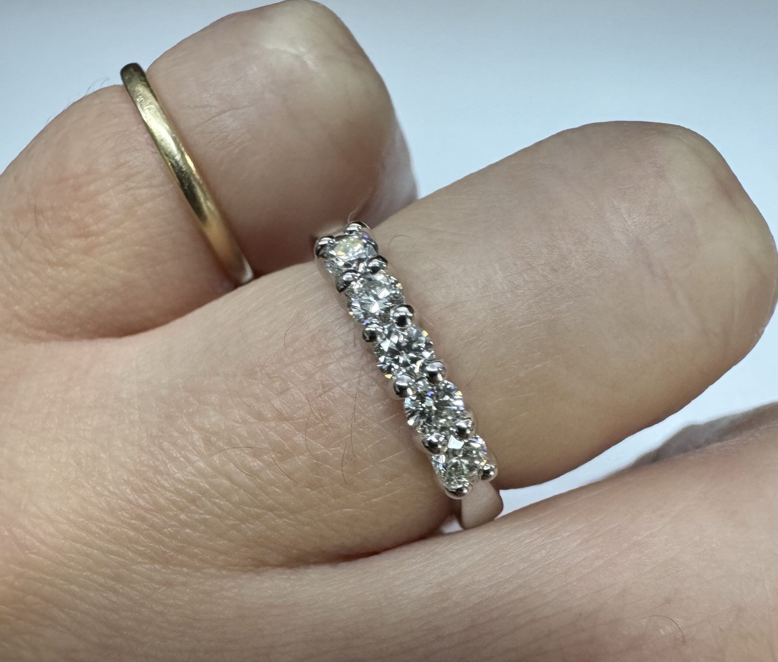 14k White Gold 5 Stone Genuine .44 Cttw Round Brilliant Cut Diamond Band - Image 18