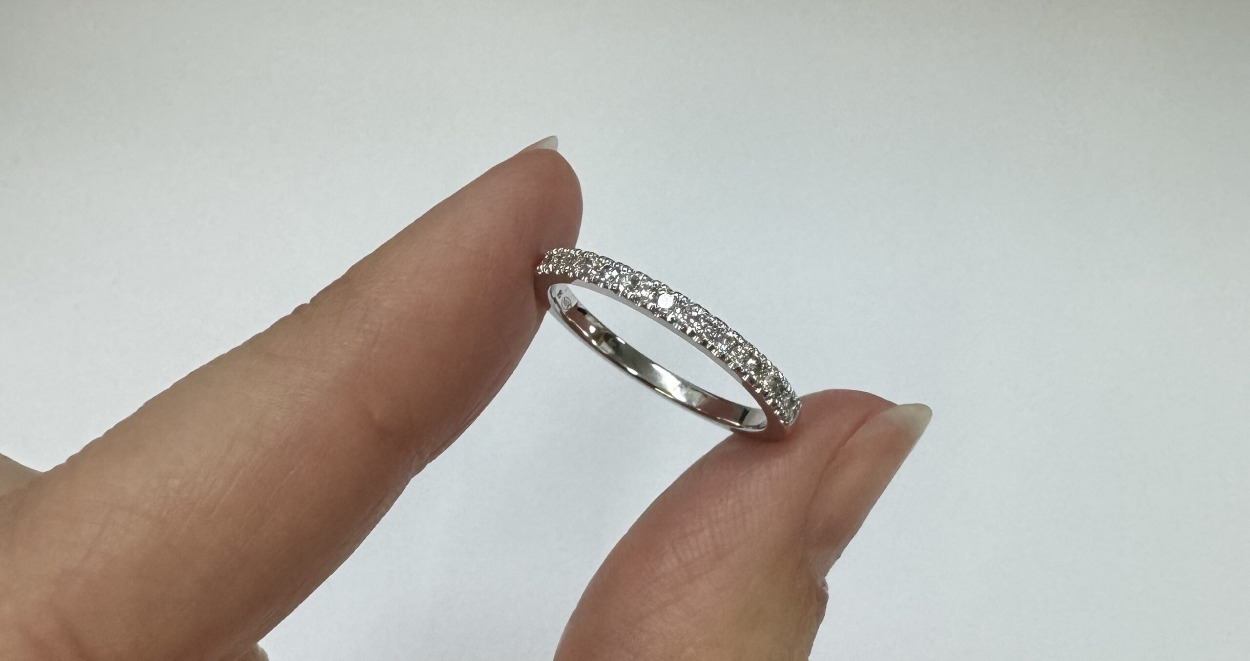 14k White Gold 21 Stone .23 Cttw Round Brilliant Cut Diamond Band - Image 3