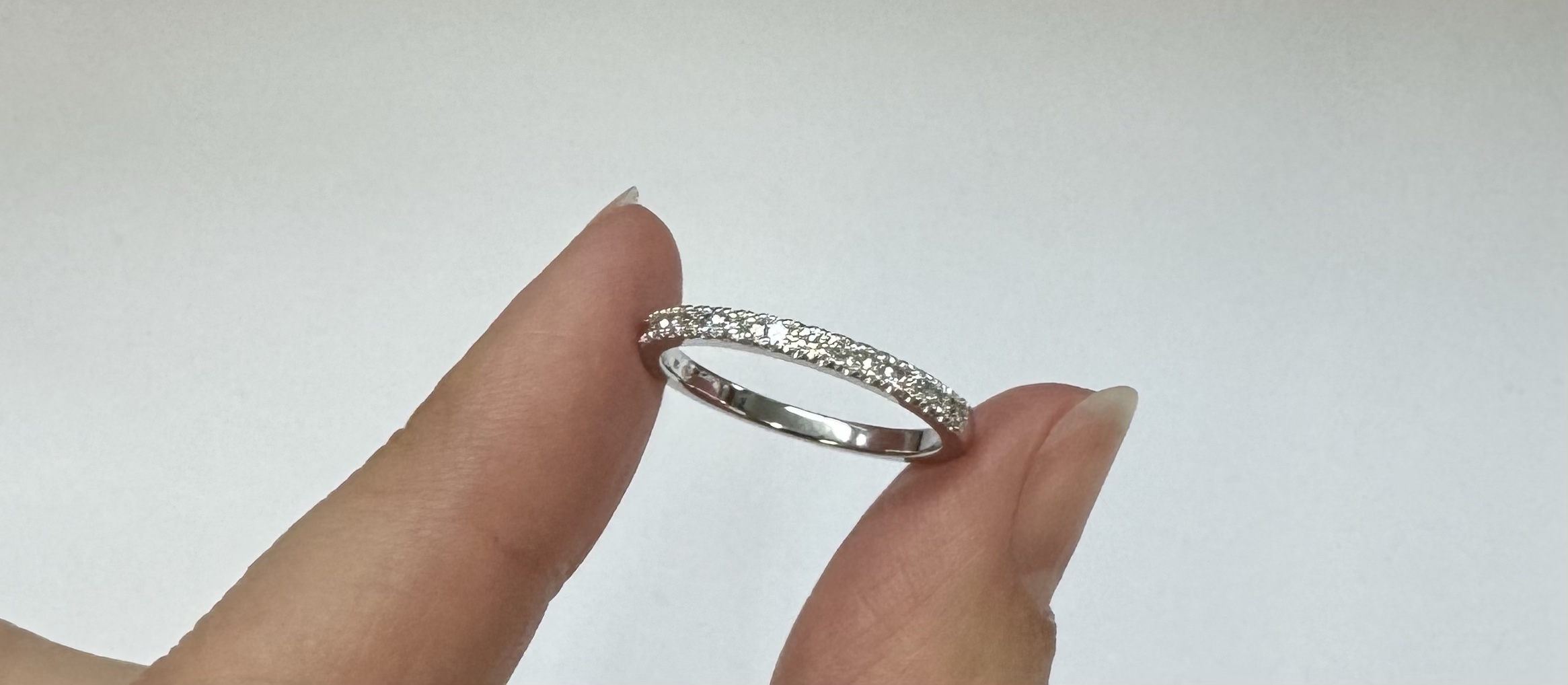 14k White Gold 21 Stone .23 Cttw Round Brilliant Cut Diamond Band