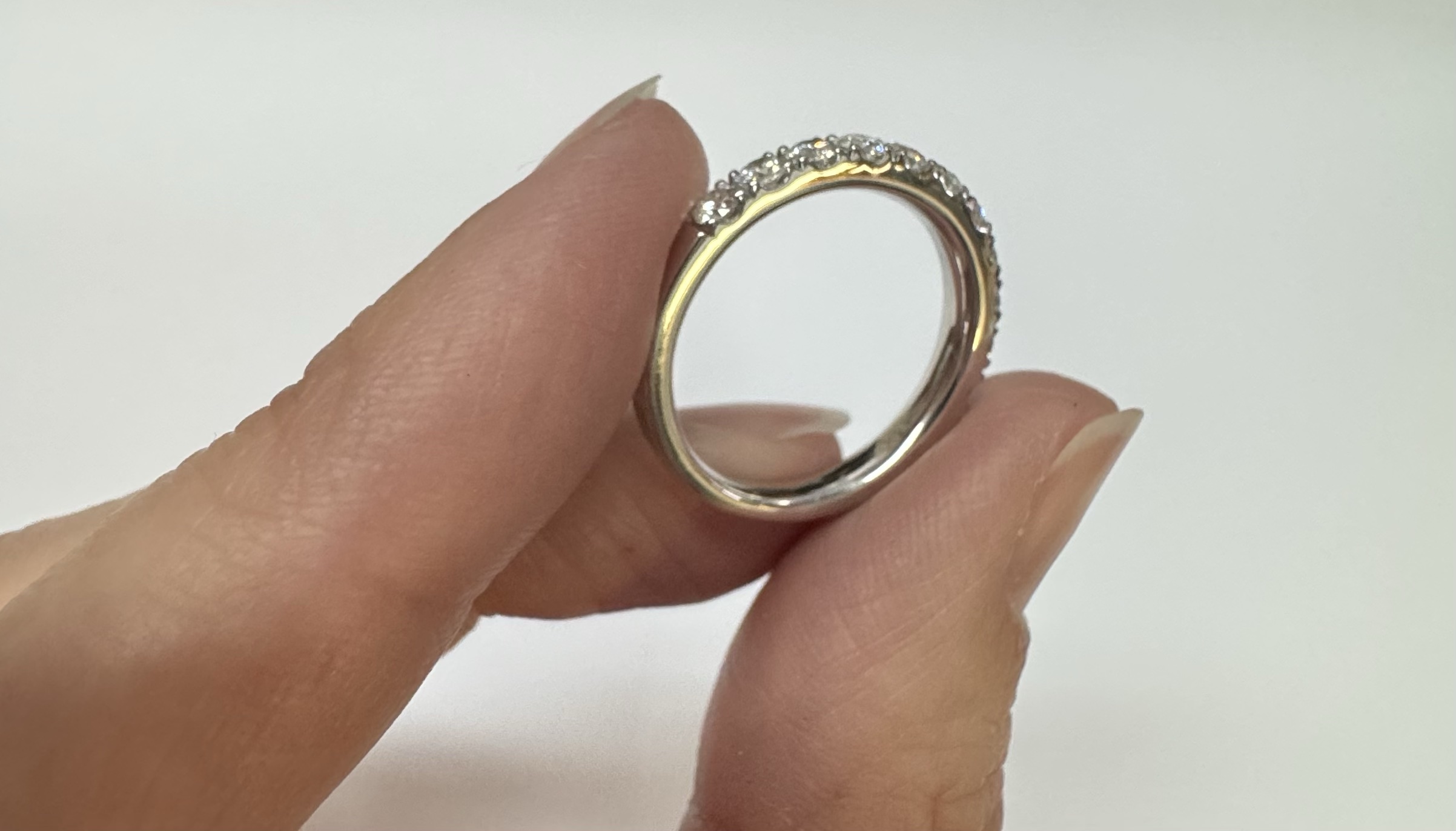 14k White Gold 11 Stone Low-Profile 1.00 Cttw Round Brilliant Cut Diamond Wedding Band - Image 8