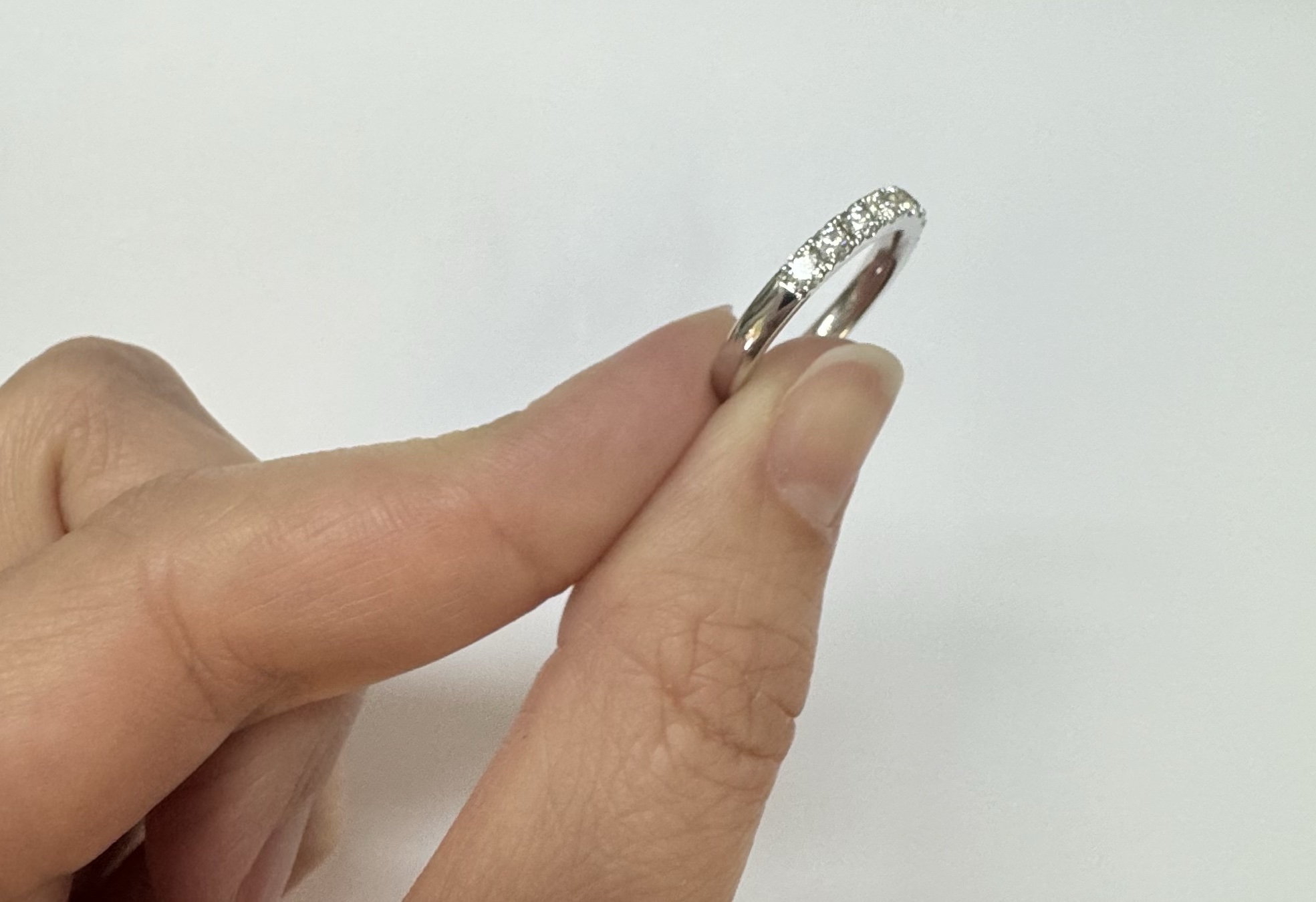 14k White Gold 11 Stone Low-Profile 1.00 Cttw Round Brilliant Cut Diamond Wedding Band - Image 5