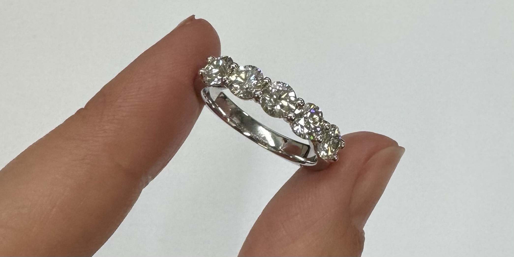 14k White Gold 5 Stone Genuine 1.52 Cttw Diamond Band - Image 4