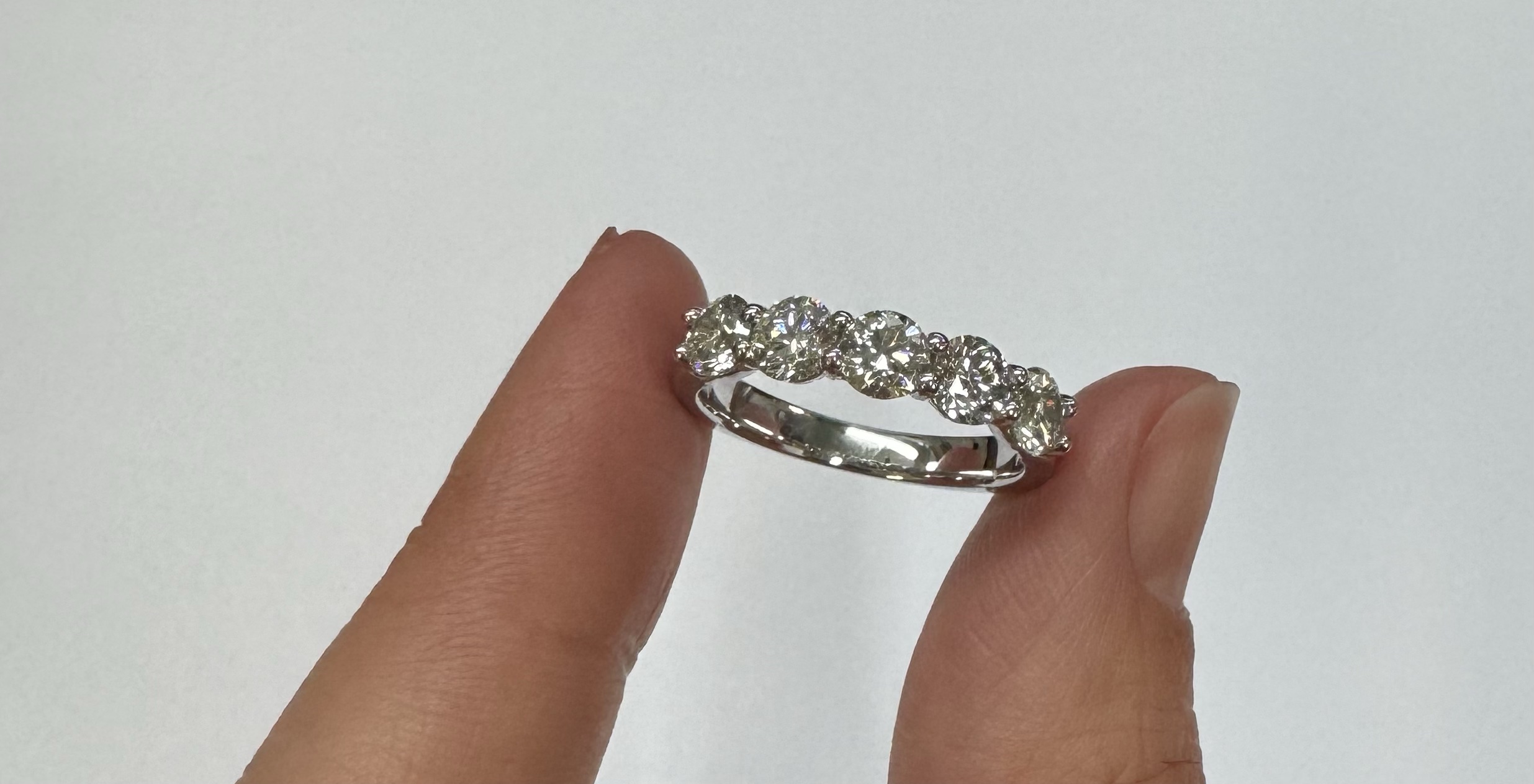 14k White Gold 5 Stone Genuine 1.52 Cttw Diamond Band - Image 5