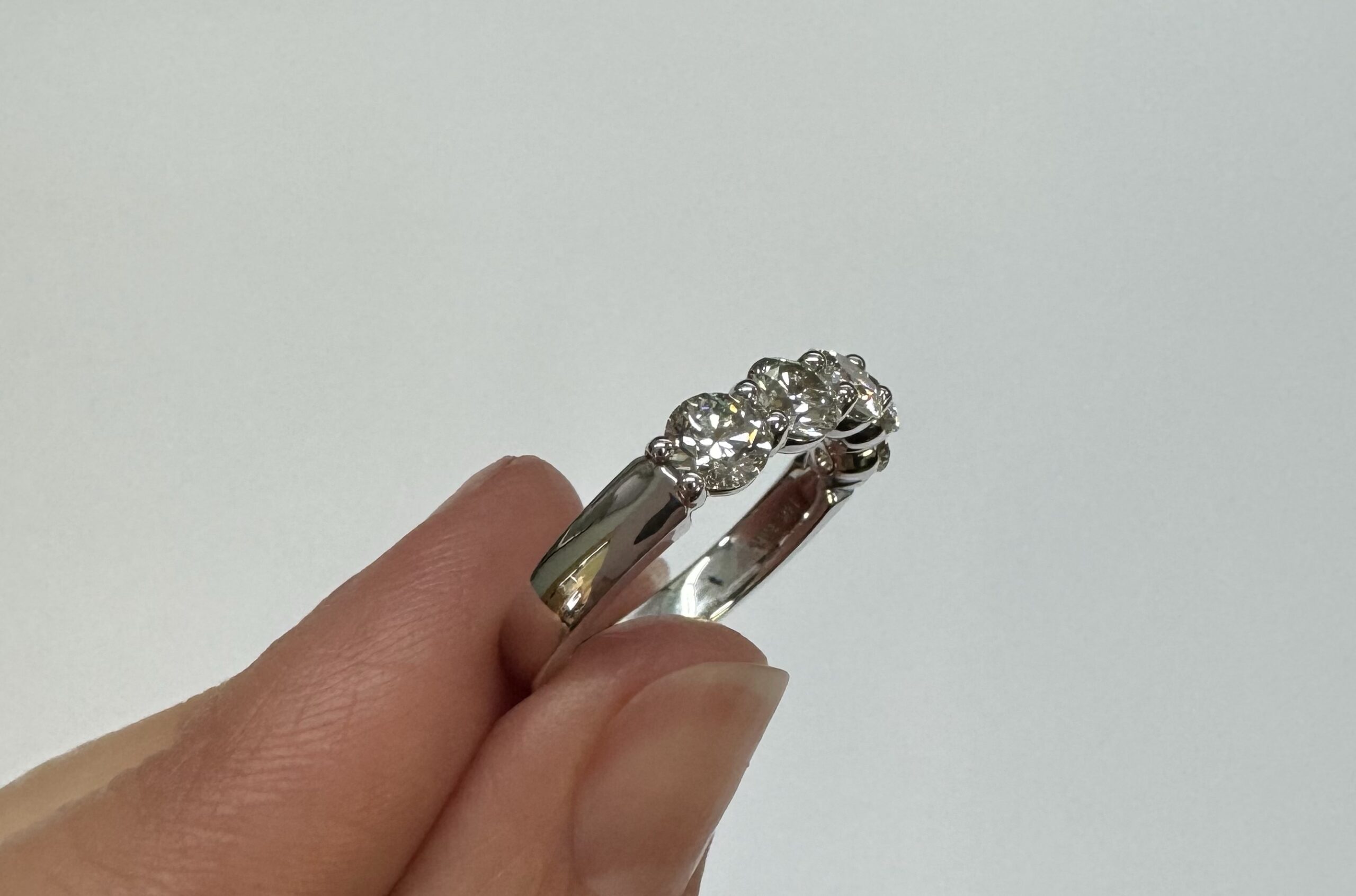 14k White Gold 5 Stone Genuine 1.52 Cttw Diamond Band - Image 9