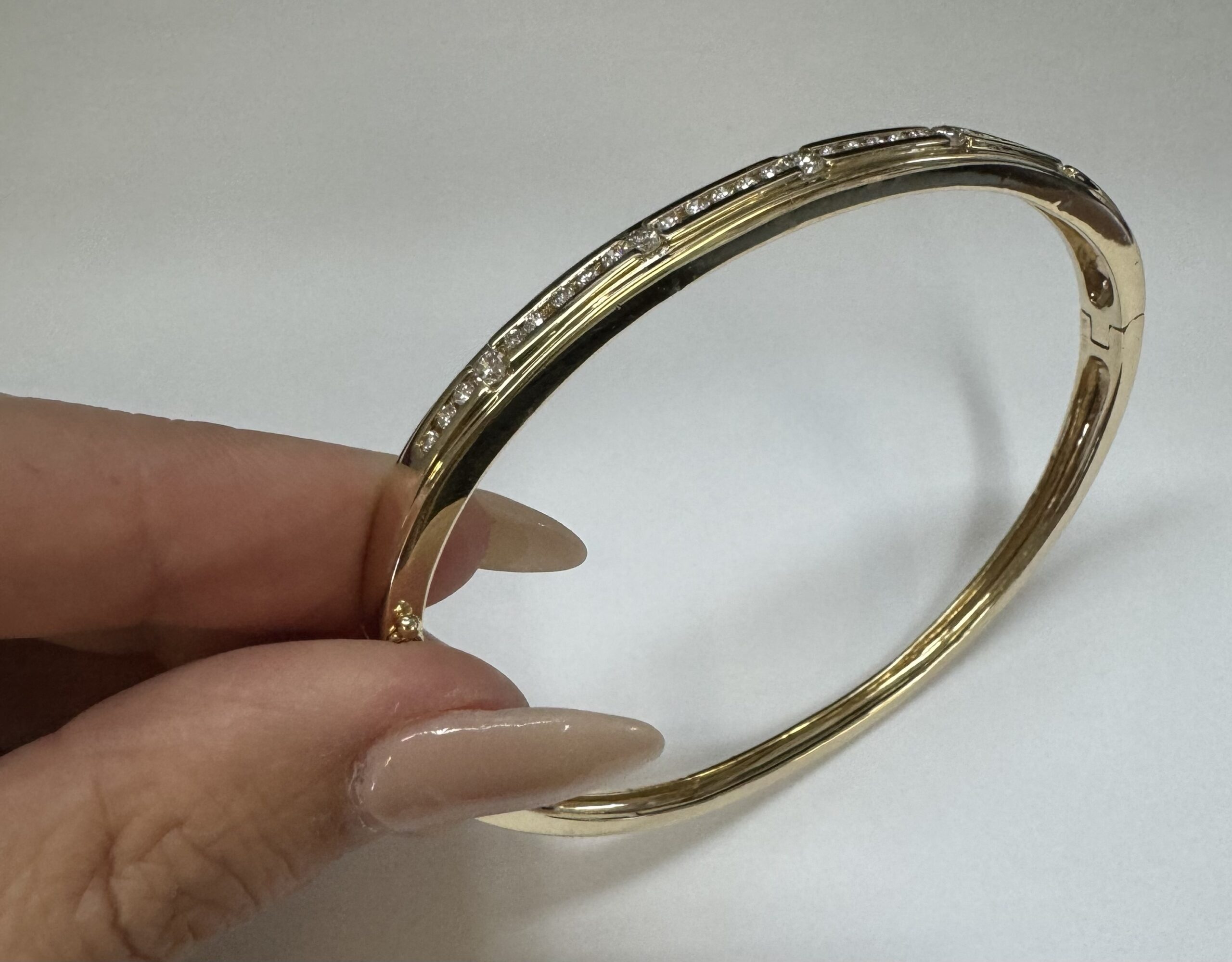 14k Yellow Gold Channel Set 1 Cttw Round Brilliant Cut Diamond Bangle Bracelet - Image 3