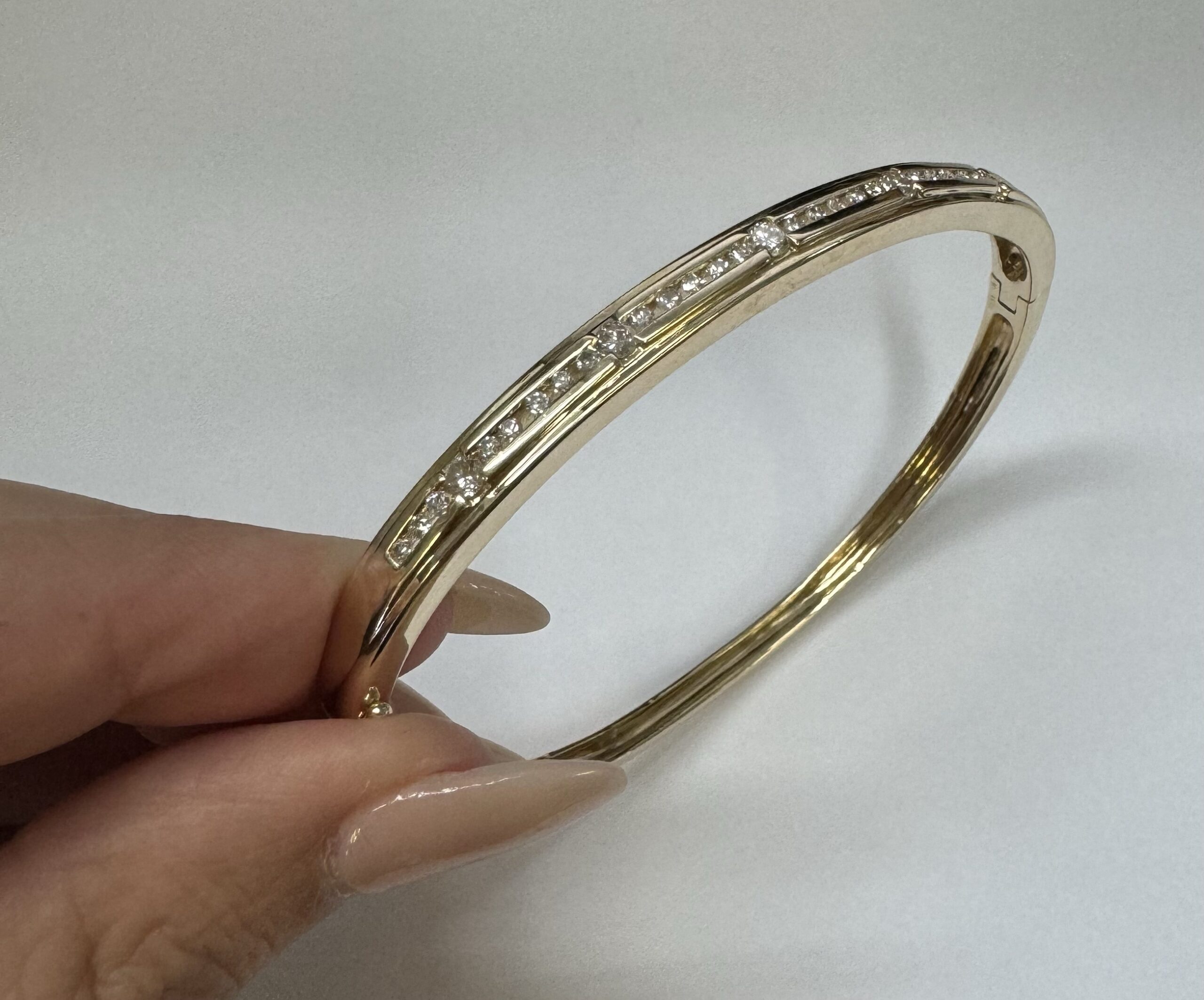 14k Yellow Gold Channel Set 1 Cttw Round Brilliant Cut Diamond Bangle Bracelet - Image 4