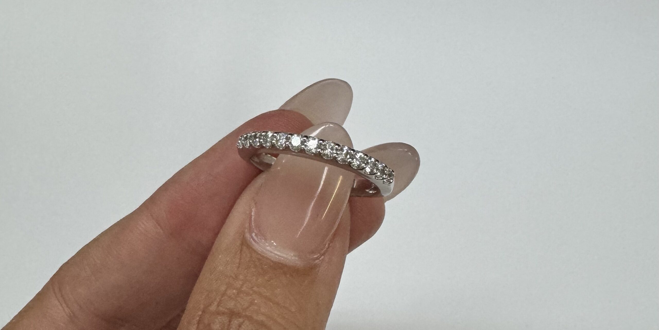 14k White Gold 13 Stone Genuine .34 Cttw Round Brilliant Cut Diamond Shared Prong Band - Image 7