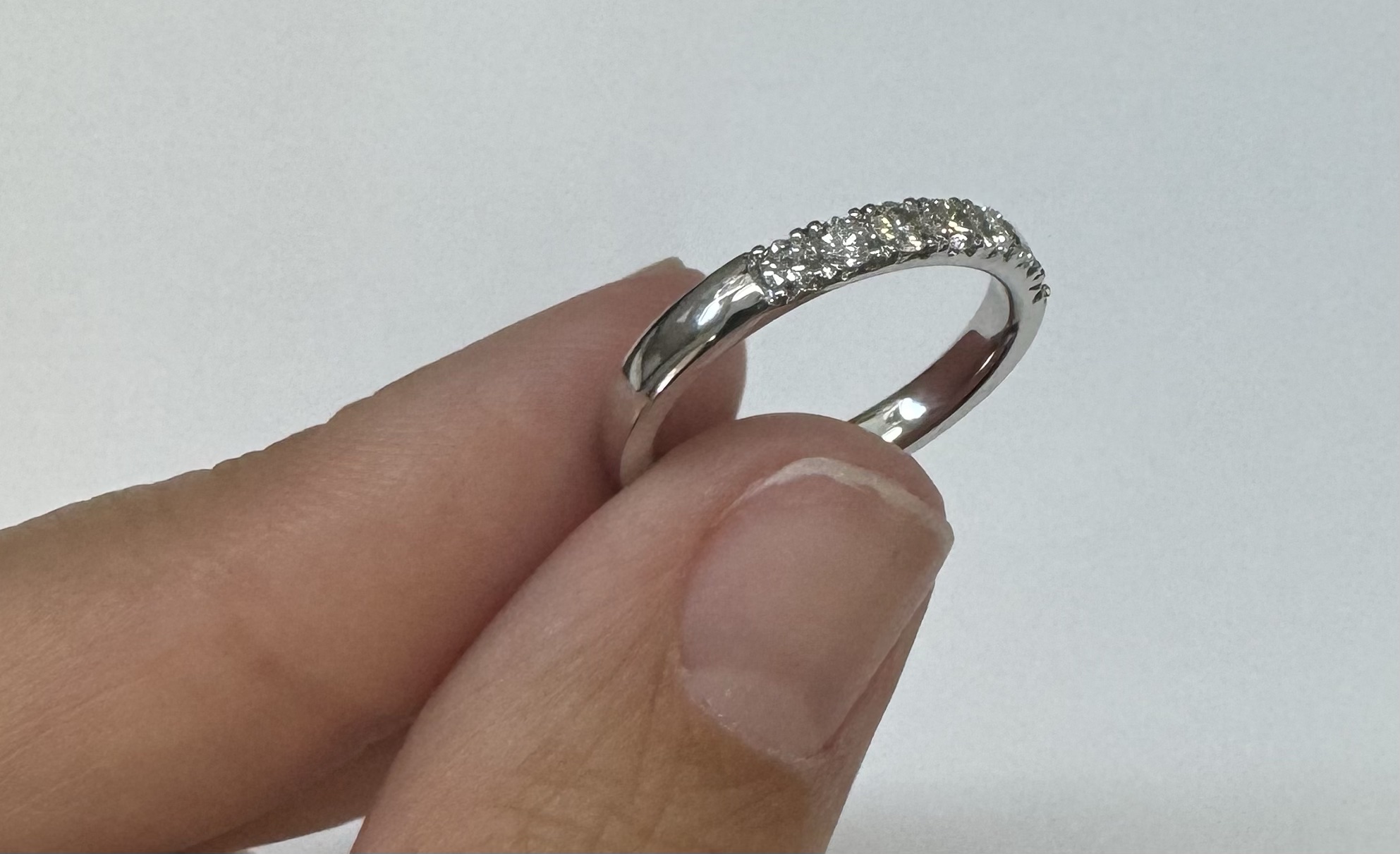14k White Gold 7 Stone Genuine .42 Cttw Round Brilliant Cut Diamond Low-Profile Band - Image 4