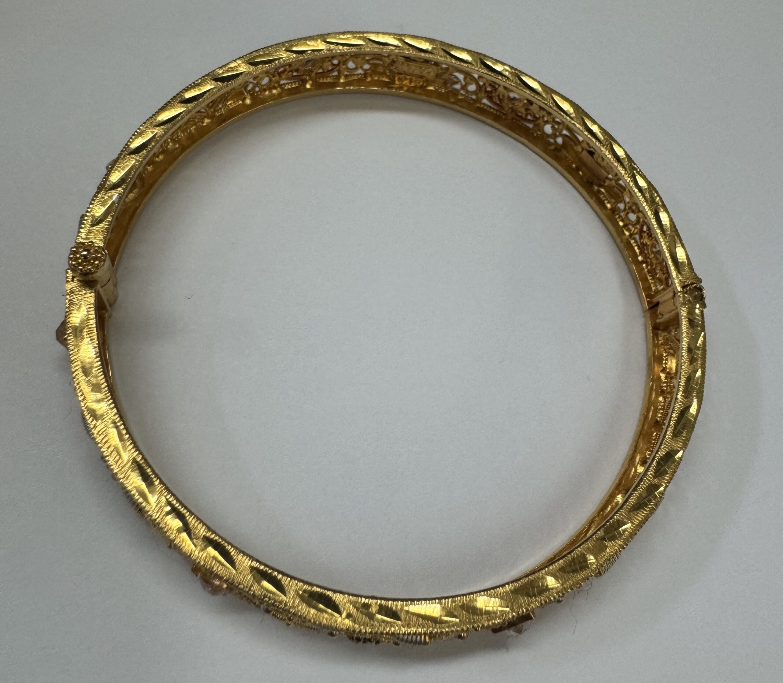 Set of Two 22K Yellow Gold Filigree Bangle Bracelets - Image 25