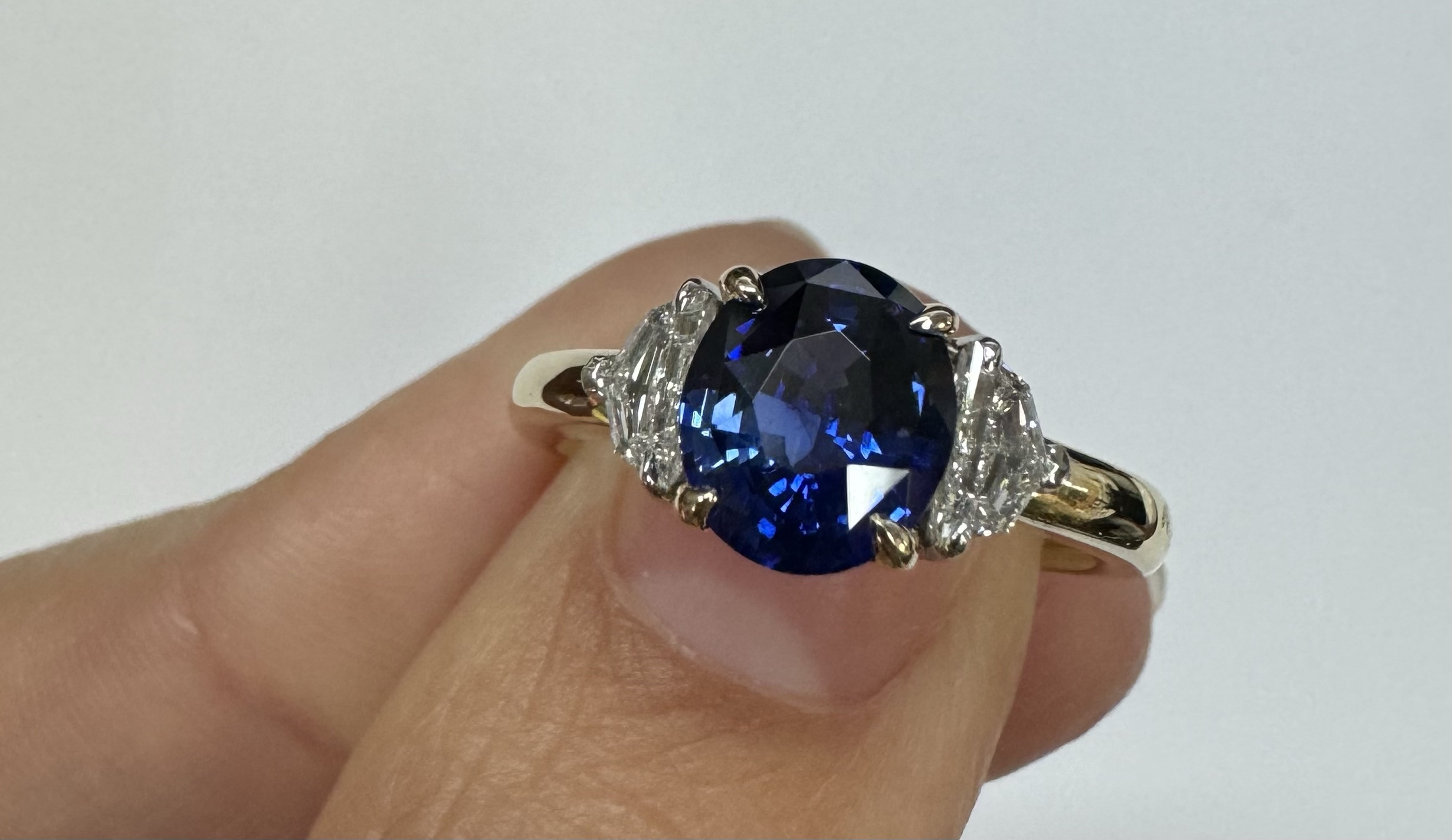 14k Yellow Gold Genuine 1.74 Carat GIA Certified Madagascar Sapphire & Diamond Ring - Image 31