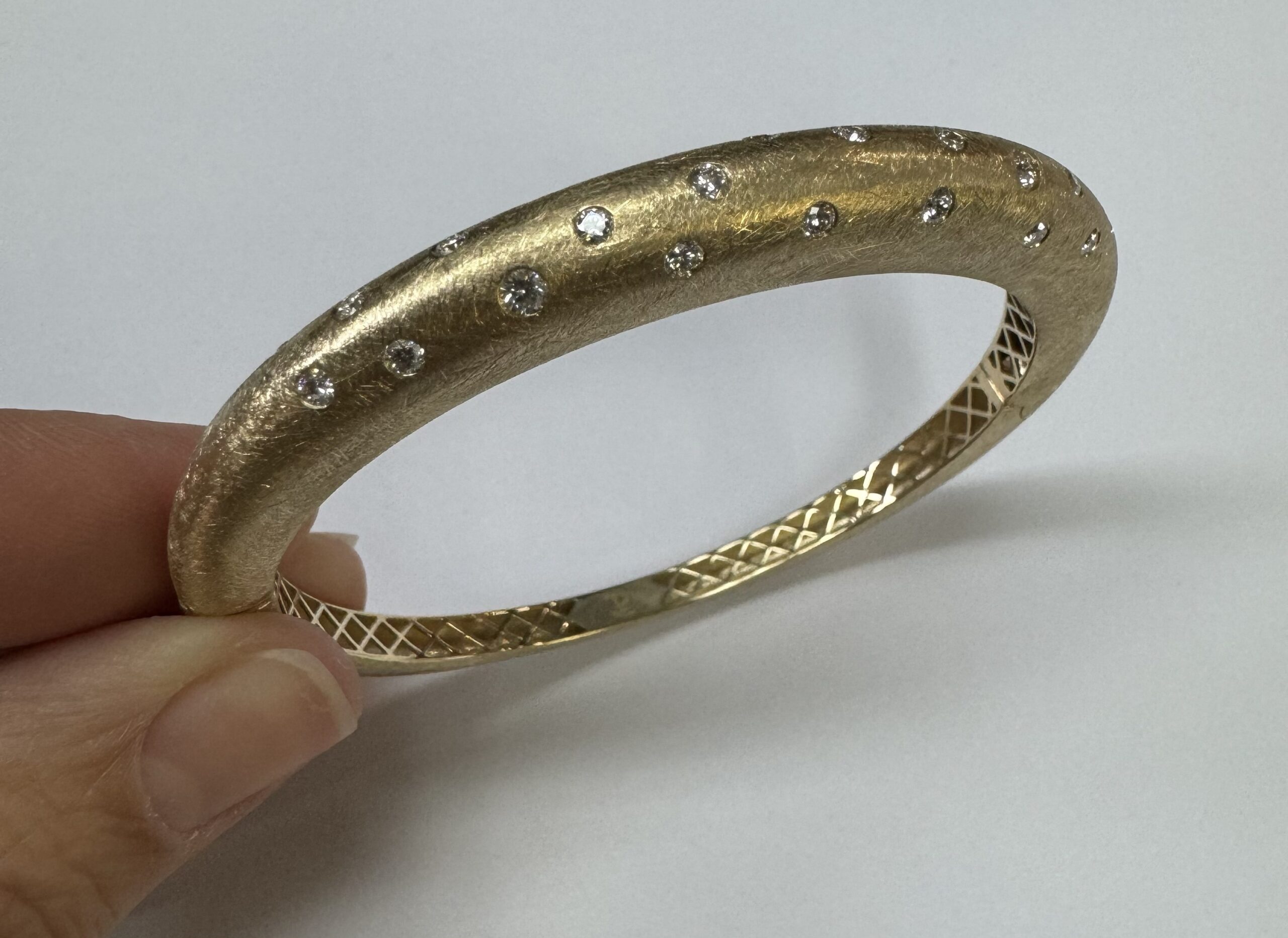 14k Yellow Gold Domed .75 Cttw Scattered Genuine Round Brilliant Cut Diamond Bangle Bracelet - Image 20
