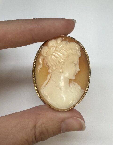 Antique 14k Yellow Gold Carved Shell Cameo Brooch Depicting Woman With Bonnet